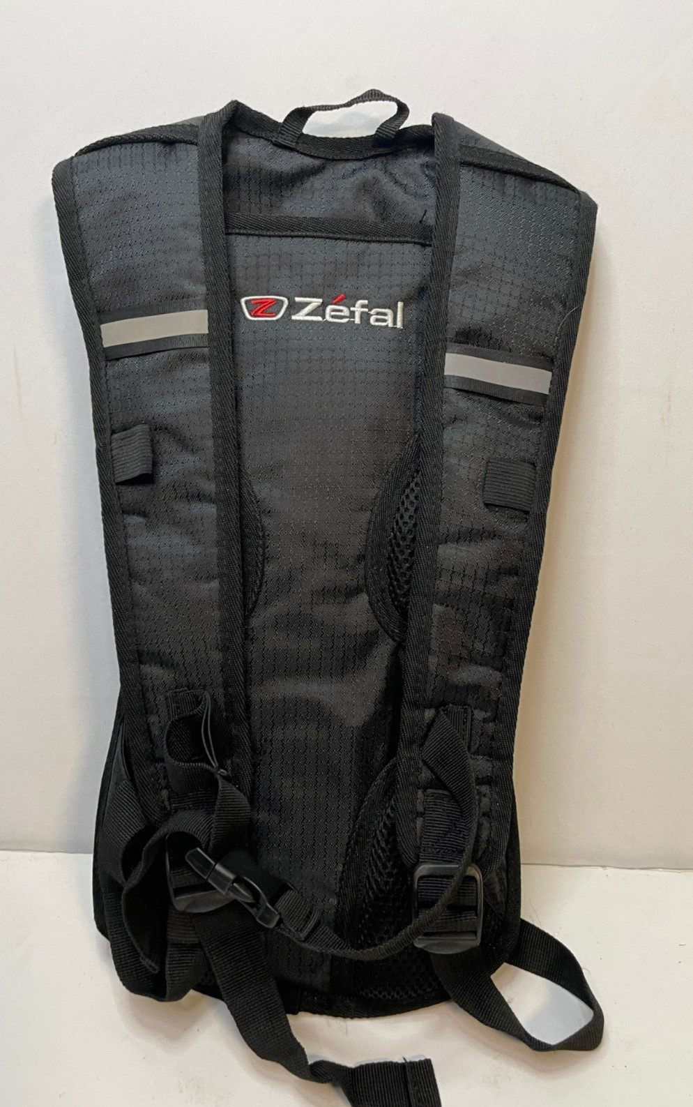 Zefal hiking hydration backpack 17" x 8" x 2" bag camping day pack 1.5 liter