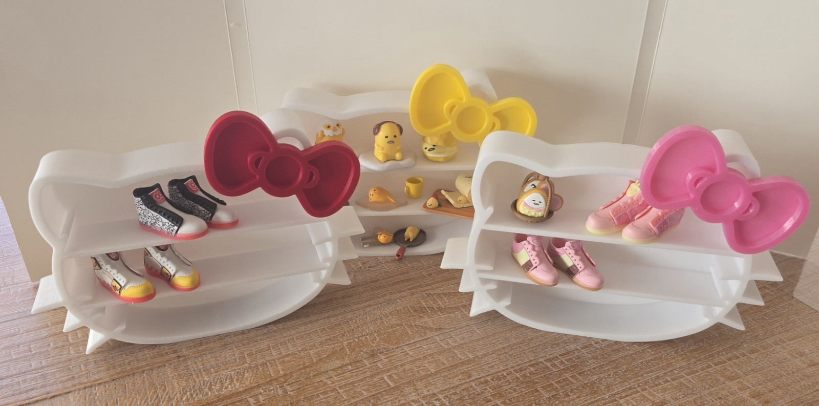 Hello Kitty Mini Shelf Display Stand with PINK Bow
