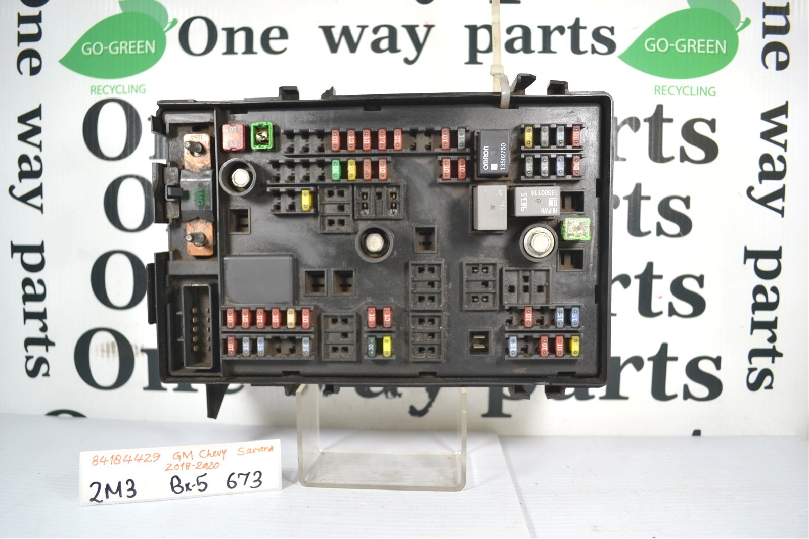 84184429 Chevy GMC Express Savana 2018-20 ENGINE UNDER HOOD FuseBox 2M3 673 B5