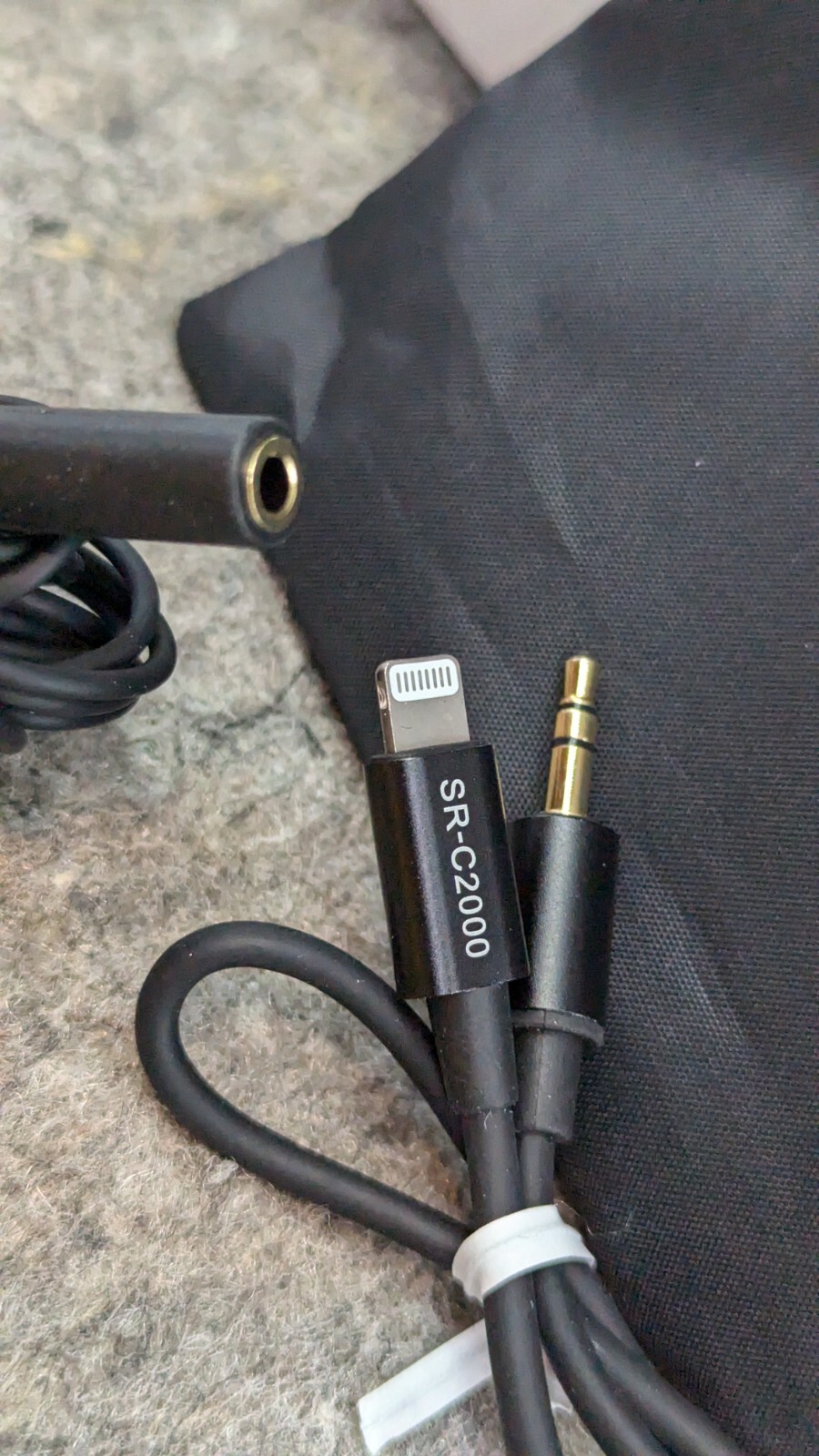 LavMicro U1A Clip-On Lavalier Microphone with 6.6' (2m) Cable/Lightning Adapter