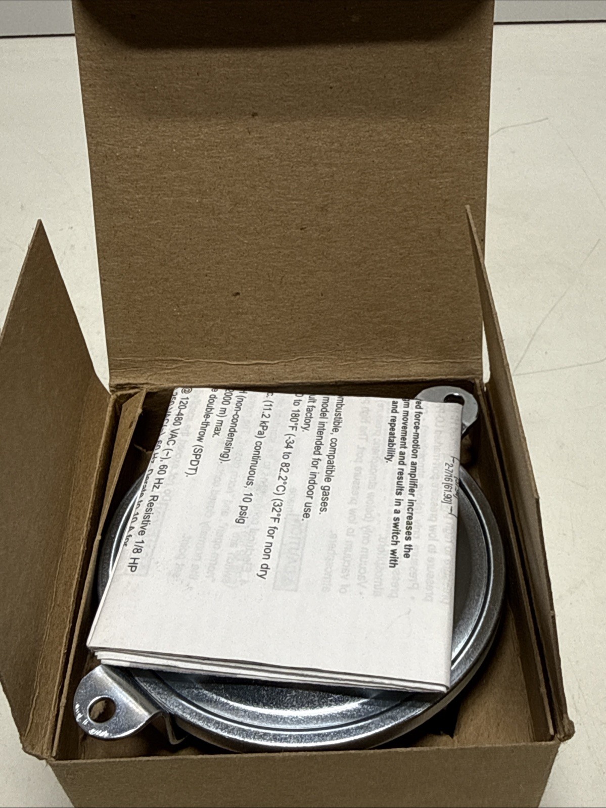Dwyer 1910-00 Compact Low Differential Pressure Switch NEW