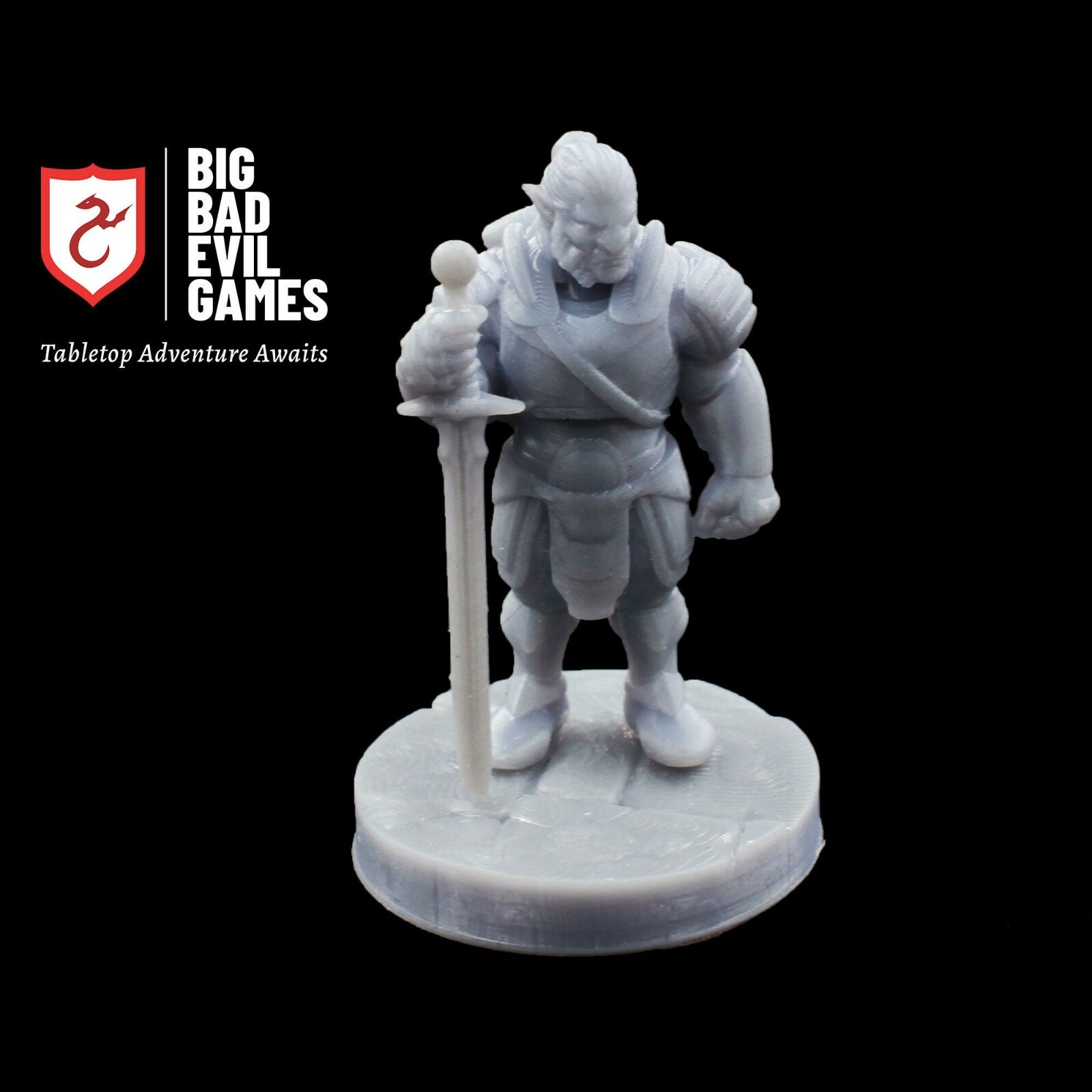 Hobgoblin Miniature | 28mm scale goblinoid leader carrying a great sword
