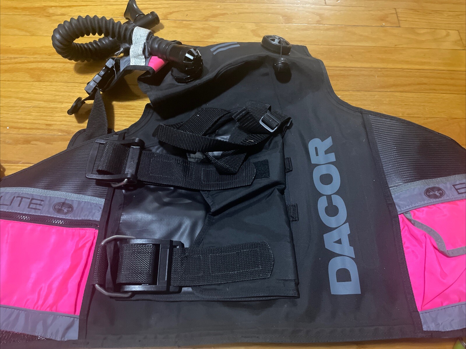 Dacor Elite Scuba Vest Hot Pink Medium