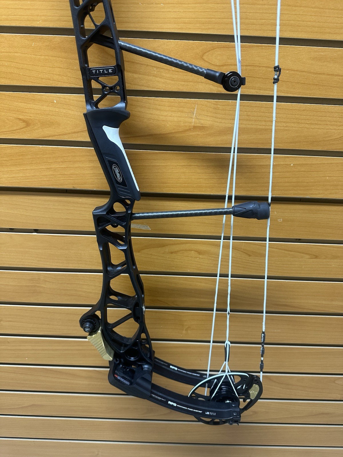 Mathews TITLE 40 Compound Bow - Black - RH - Barely Shot