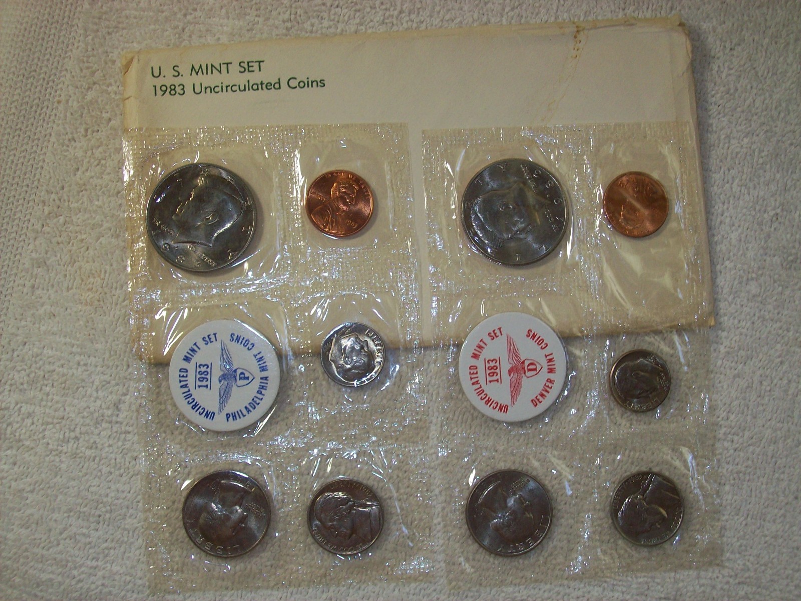 1983 P&D   MINT SET
