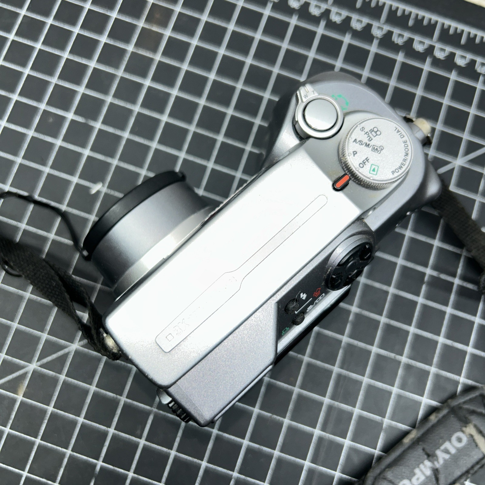 Olympus CAMEDIA C-4000 Zoom 4.0MP Digital Camera TESTED