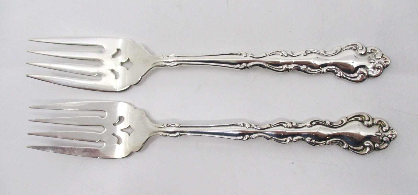 ONEIDA SILVERPLATE MODERN BAROQUE - 2 SALAD FORKS - 6 3/4"  03Q