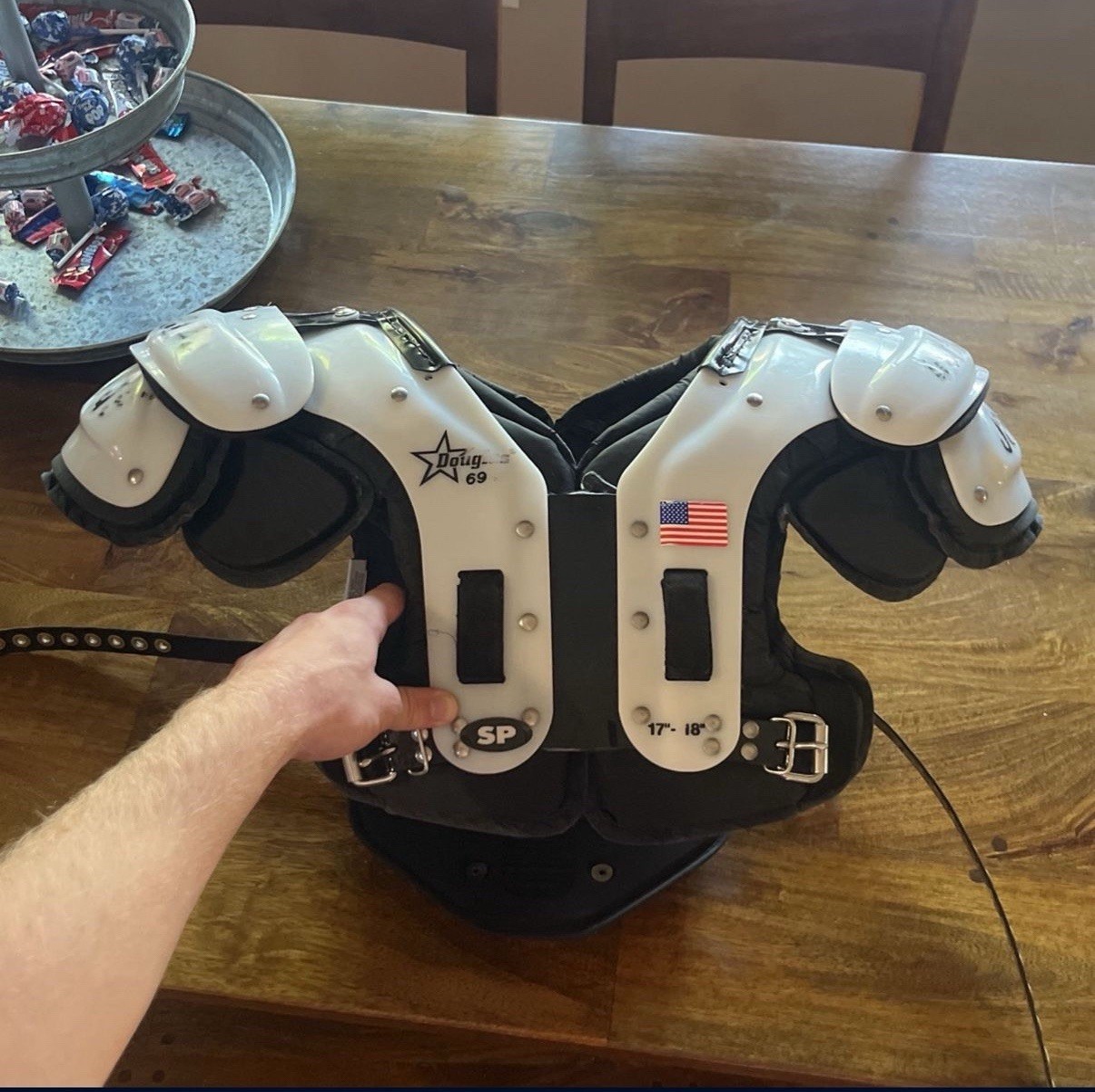 Douglas Football Shoulder Pads Medium Adult (New) - DOUGLASSP  FF17-M