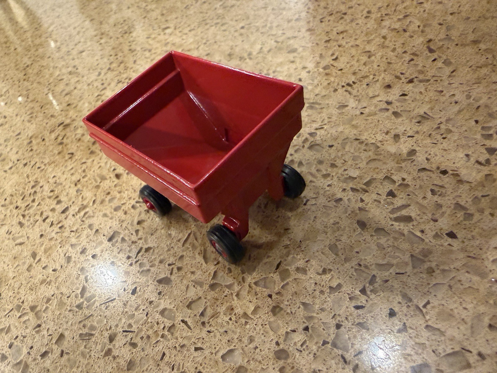ERL 1/64 CASE IH RED GRAVITY WAGON FOR TRACTOR