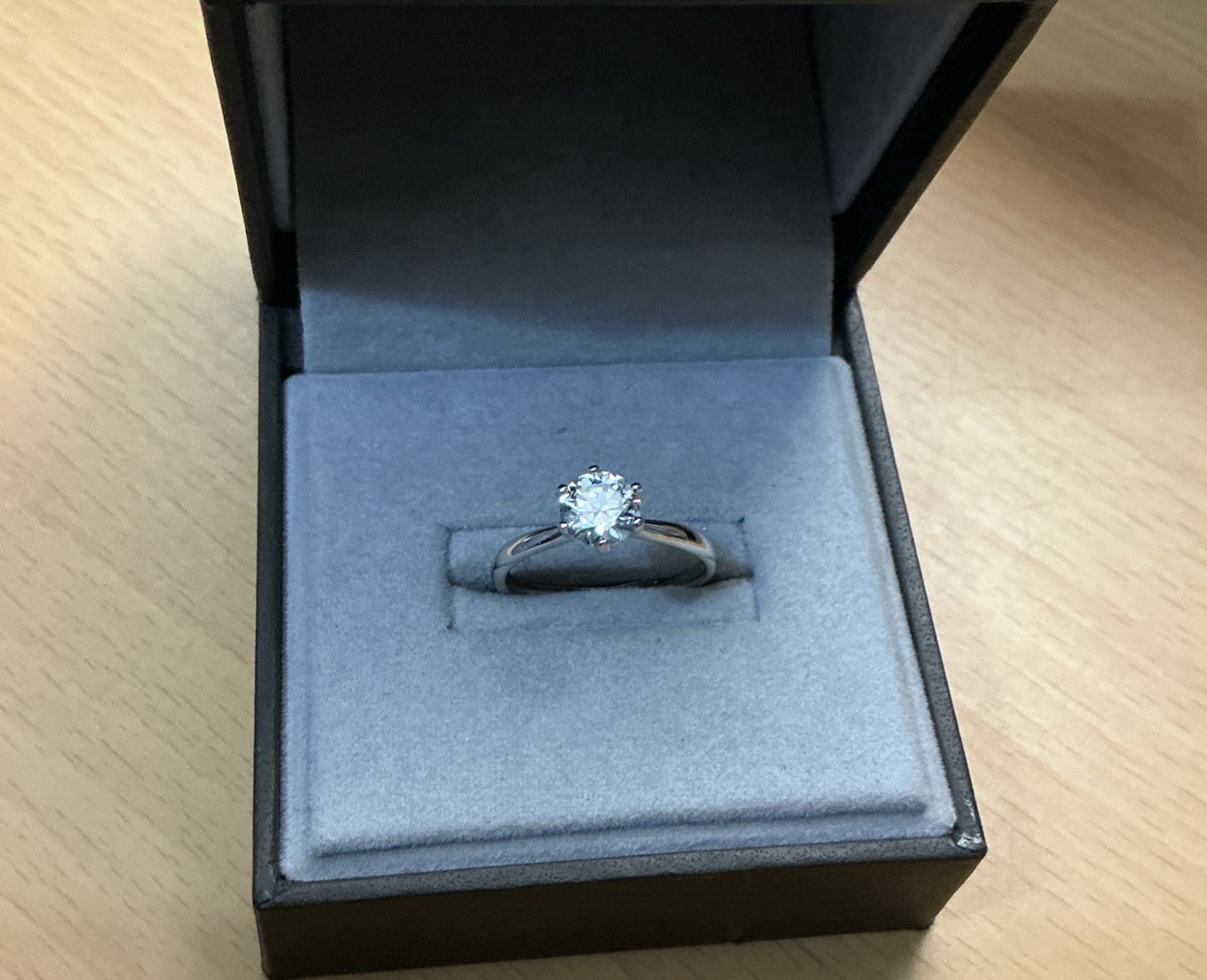 Gorgeous 925 Silver Moissanite Solitaire Ring /Size M/ N / 1ct