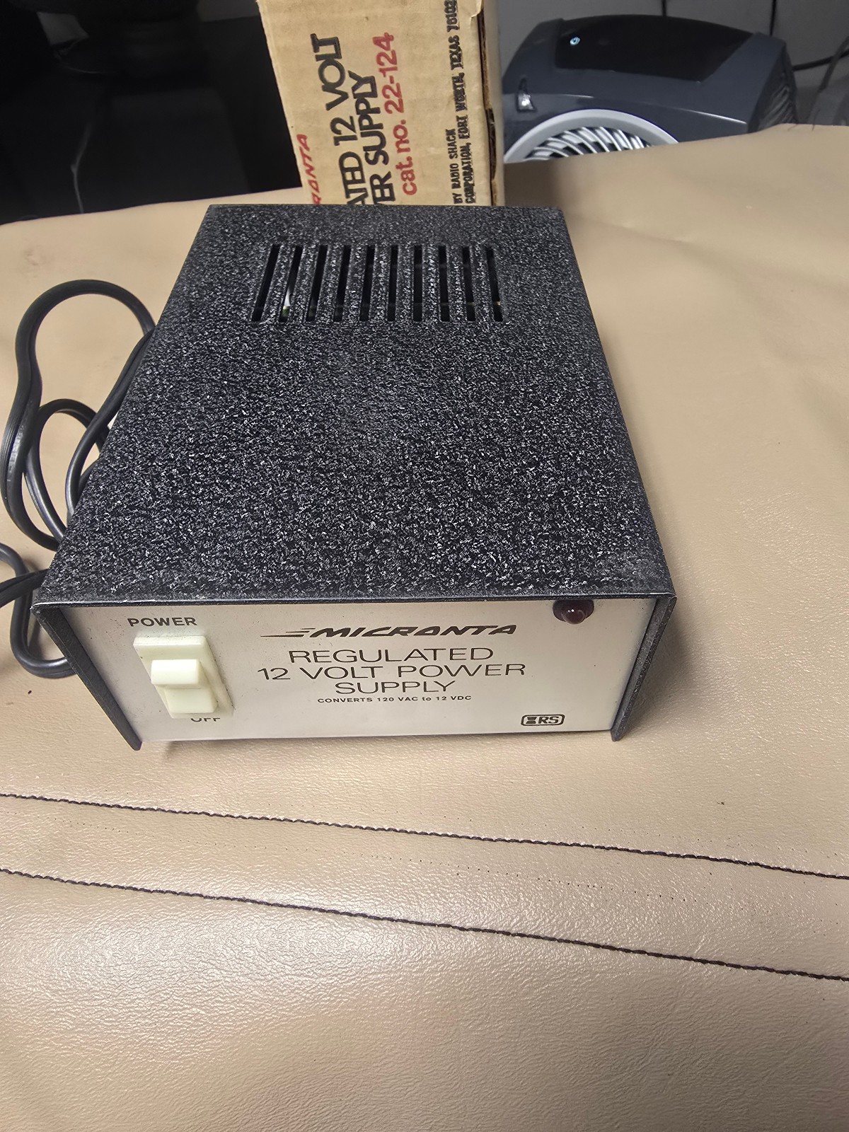 Micronta 22-124 Regulated 12 Volt Power Supply 2.5 AMP