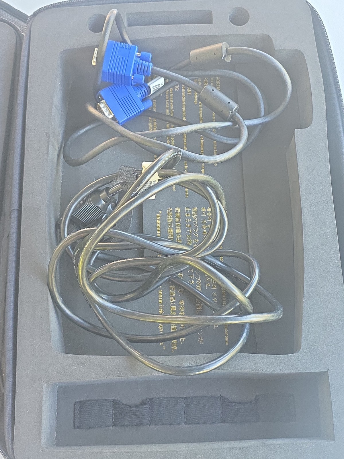 Dell 2300MP DLP Projector with Cables, Remote, and Case