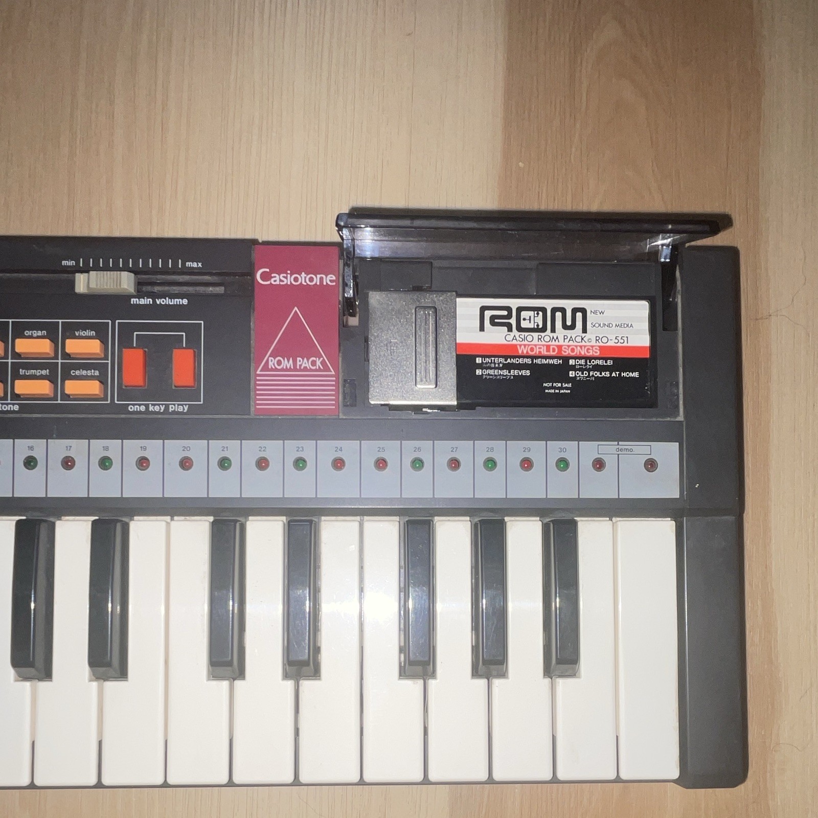 Casio Casiotone MT-18 32-Key Electronic Keyboard, Battery, Speaker, ROM