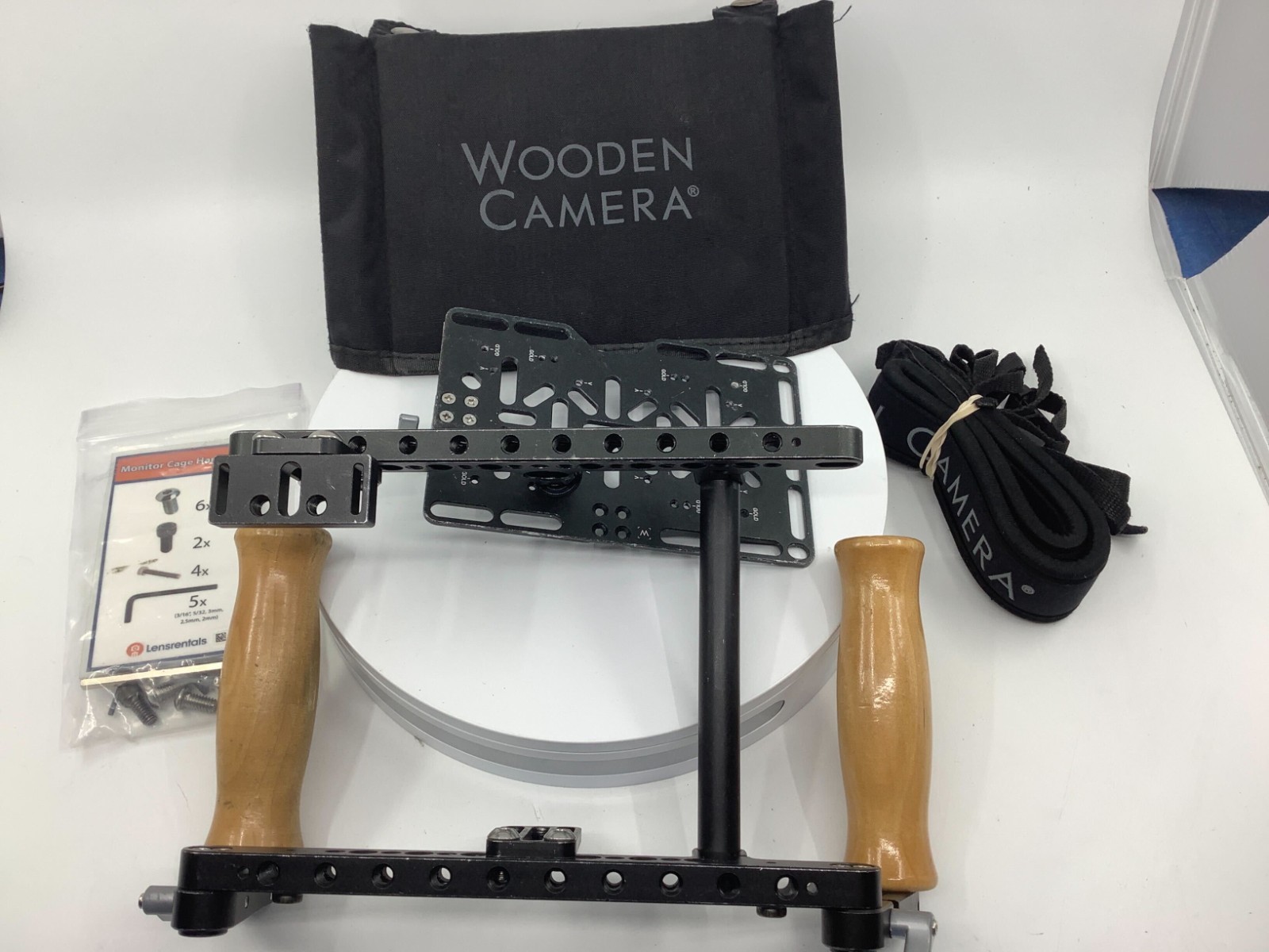 Wooden Director's Monitor Cage v2 (Gold Mount) - Good Condition