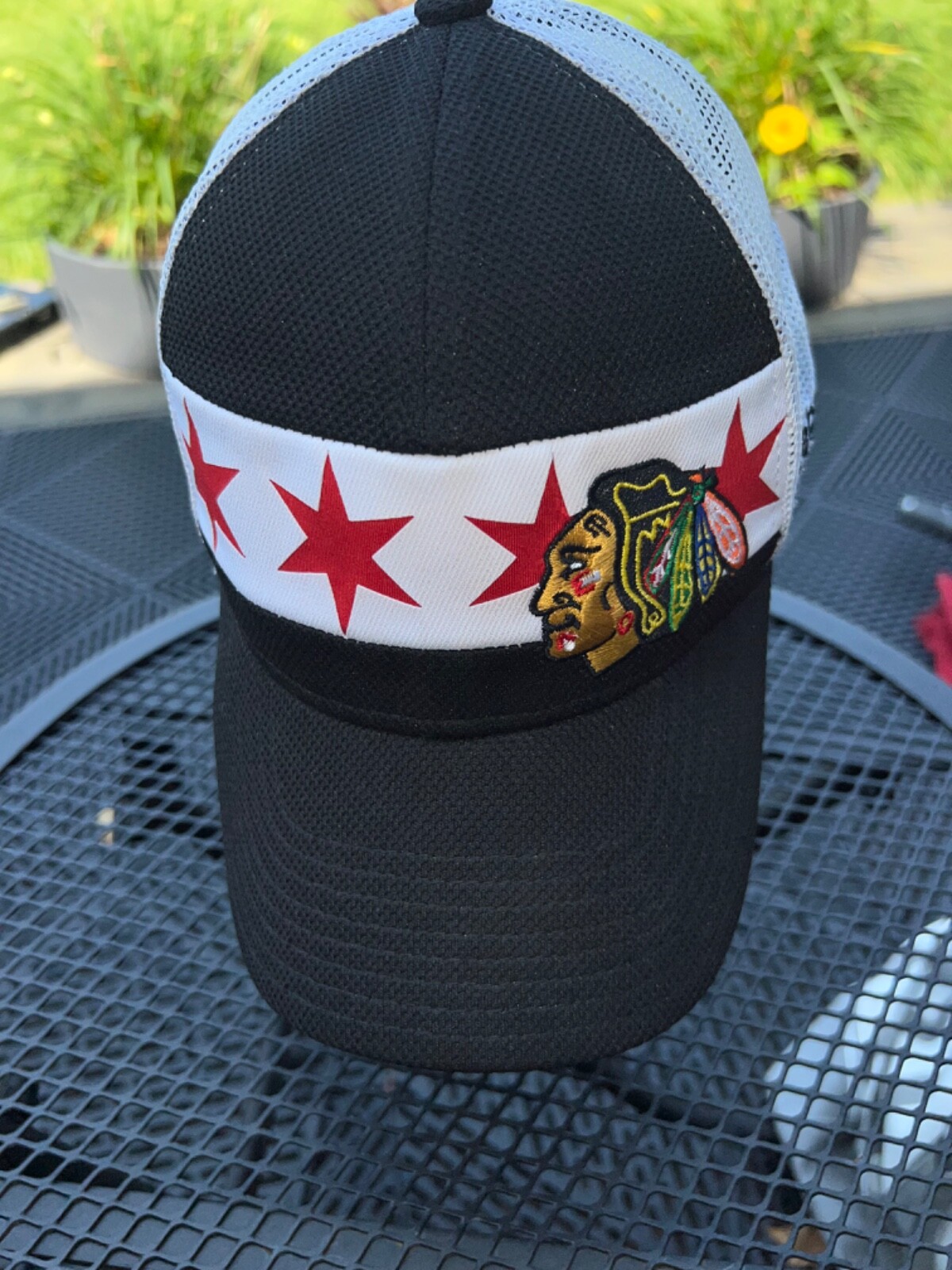 Chicago BlackhawksNHL Black White Mesh  w Red Stars Hat Cap Snapback Reebok