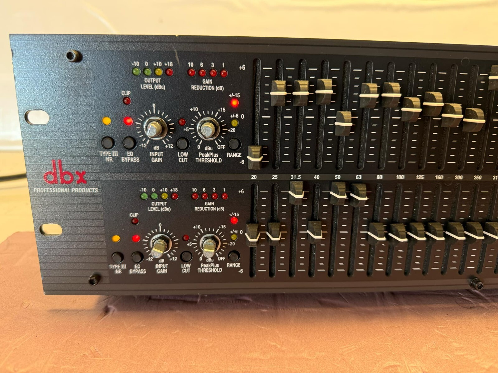 DBX 2231 2-CH 31-Band Equalizer / Limiter with TYPE III NR Rack Mount