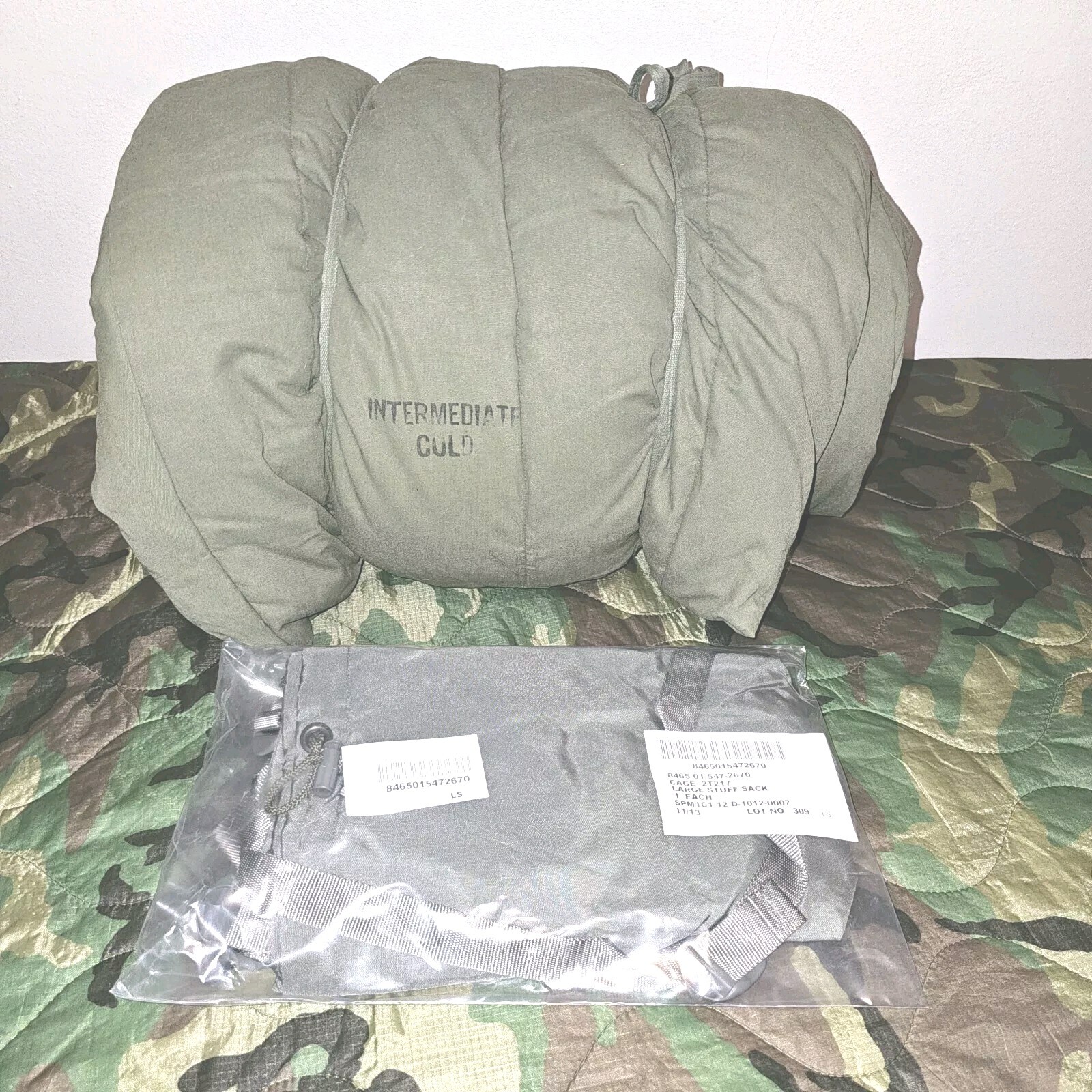 Vintage USGI Intermediate Cold Sleeping Bag - NSN: 8465-01-049-0888
