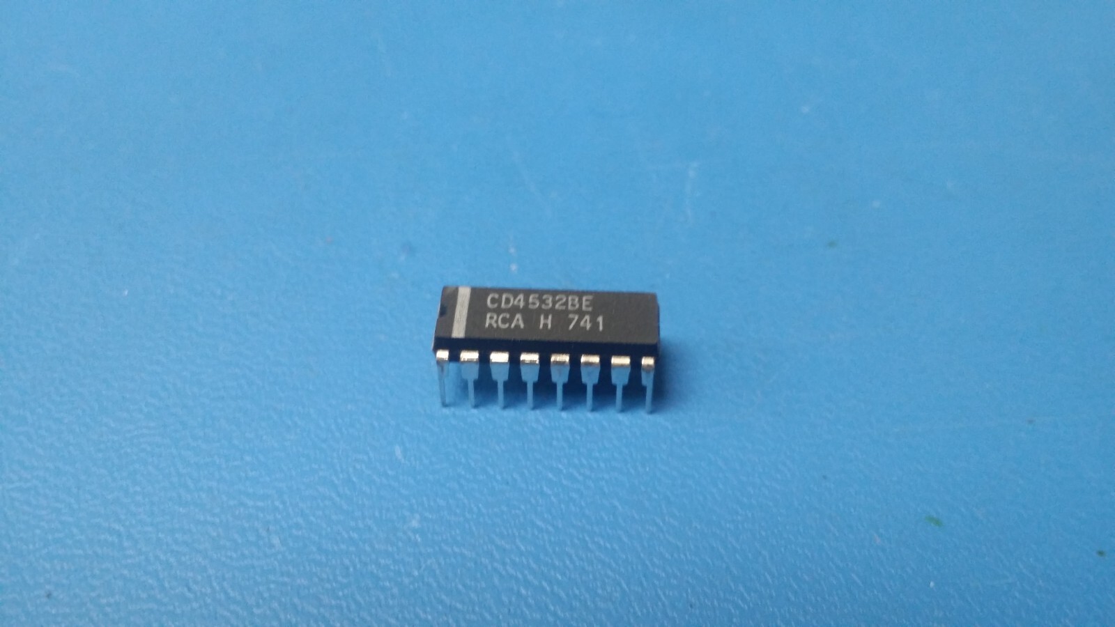 (1 PC) CD4532BE RCA IC ENCODER PRIORITY 8BIT 16DIP