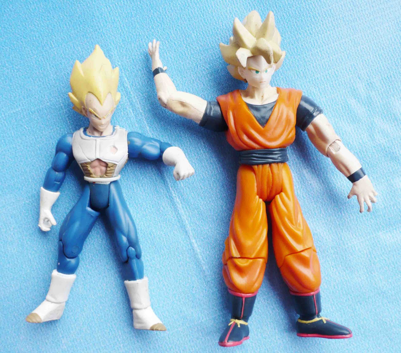 #T371~ 2 PCS 2003 JAKKS TOYS DragonBall Z DBZ ~  SS GOKU Battle Damaged Vegeta