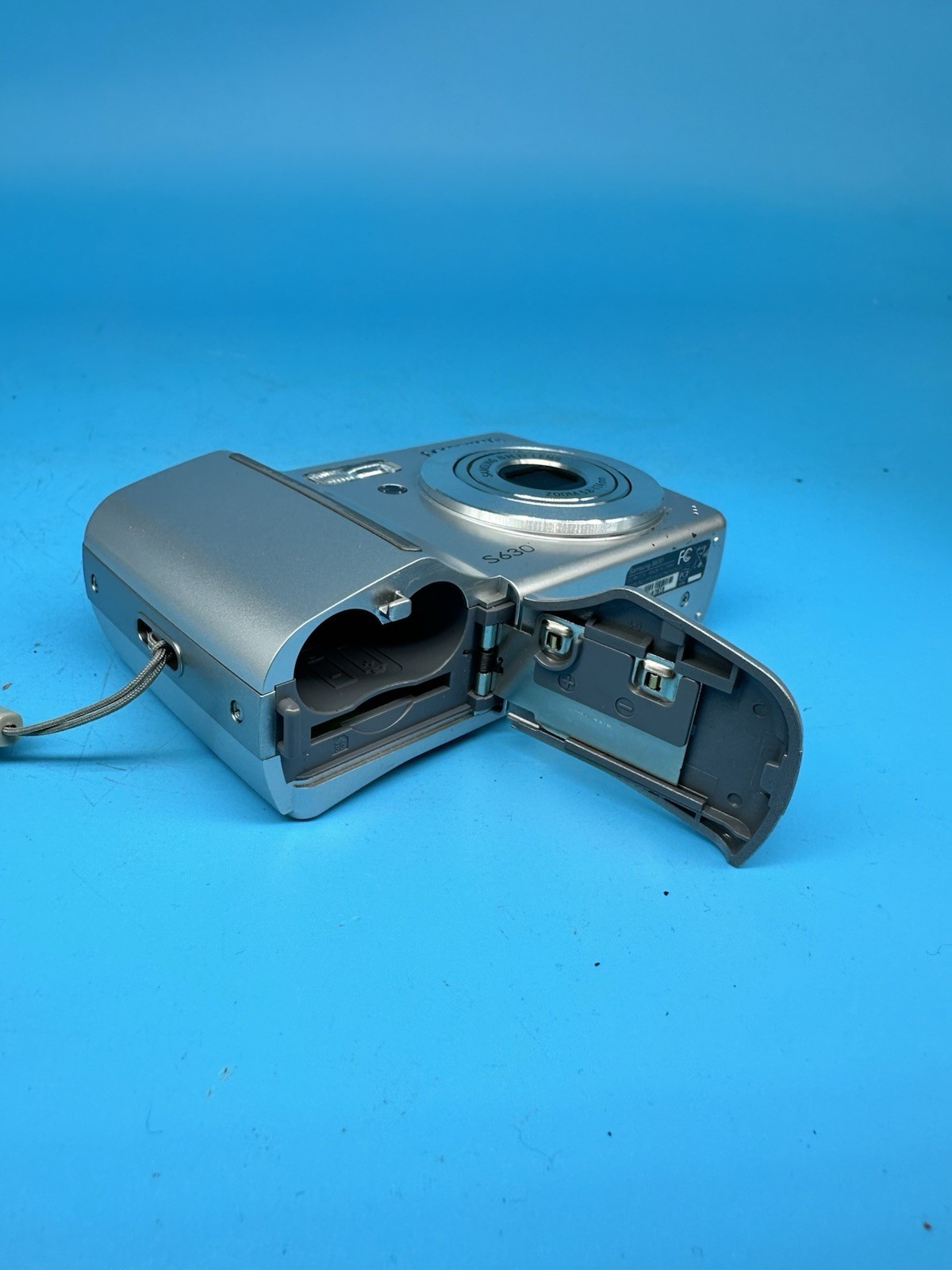 Samsung S630 6.0MP Digital Camera, Silver - Tested & Working