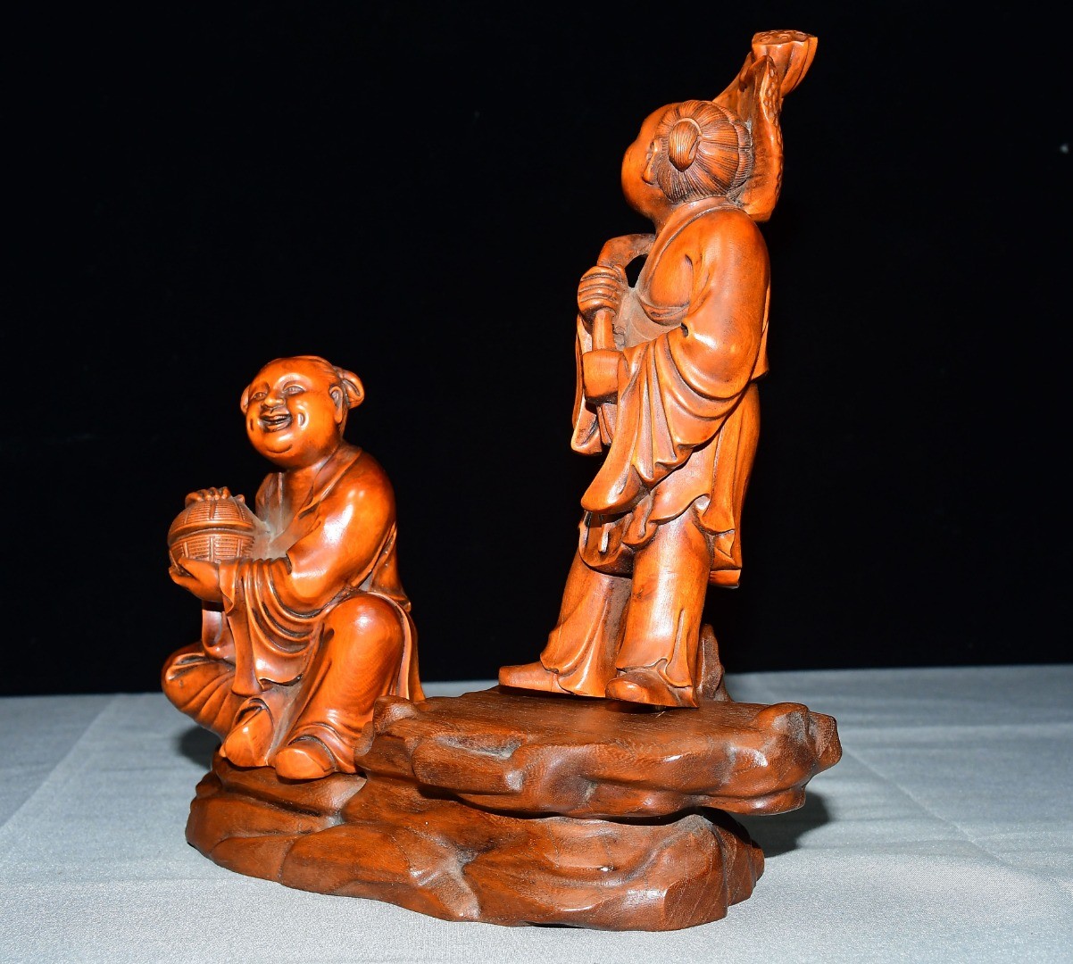 Exquisite Small Leaf Boxwood He He Er Xian Ornament