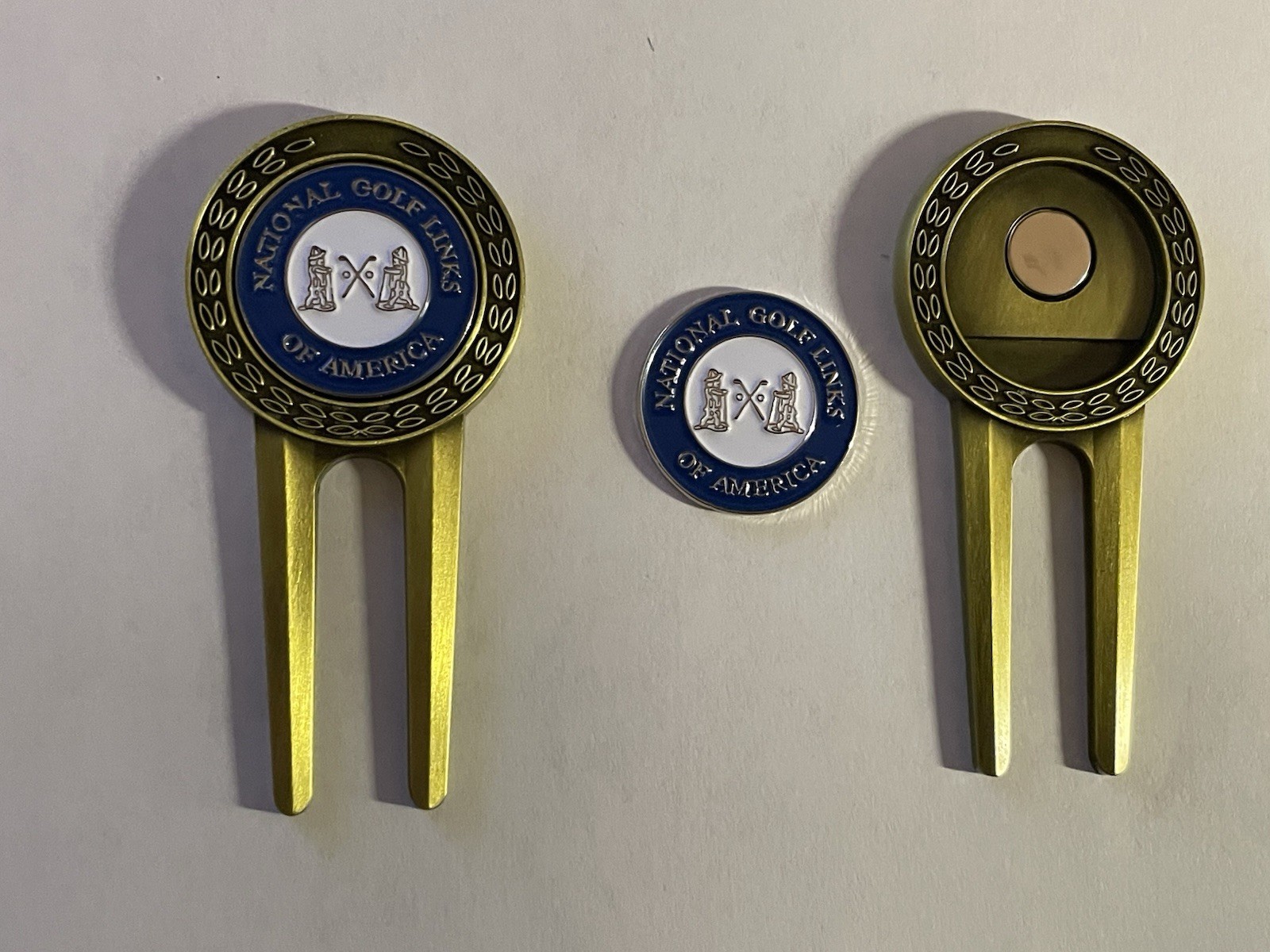 (1) Rare National Golf Links Of America Divot Tool & 1" Coin Style Golf Marker