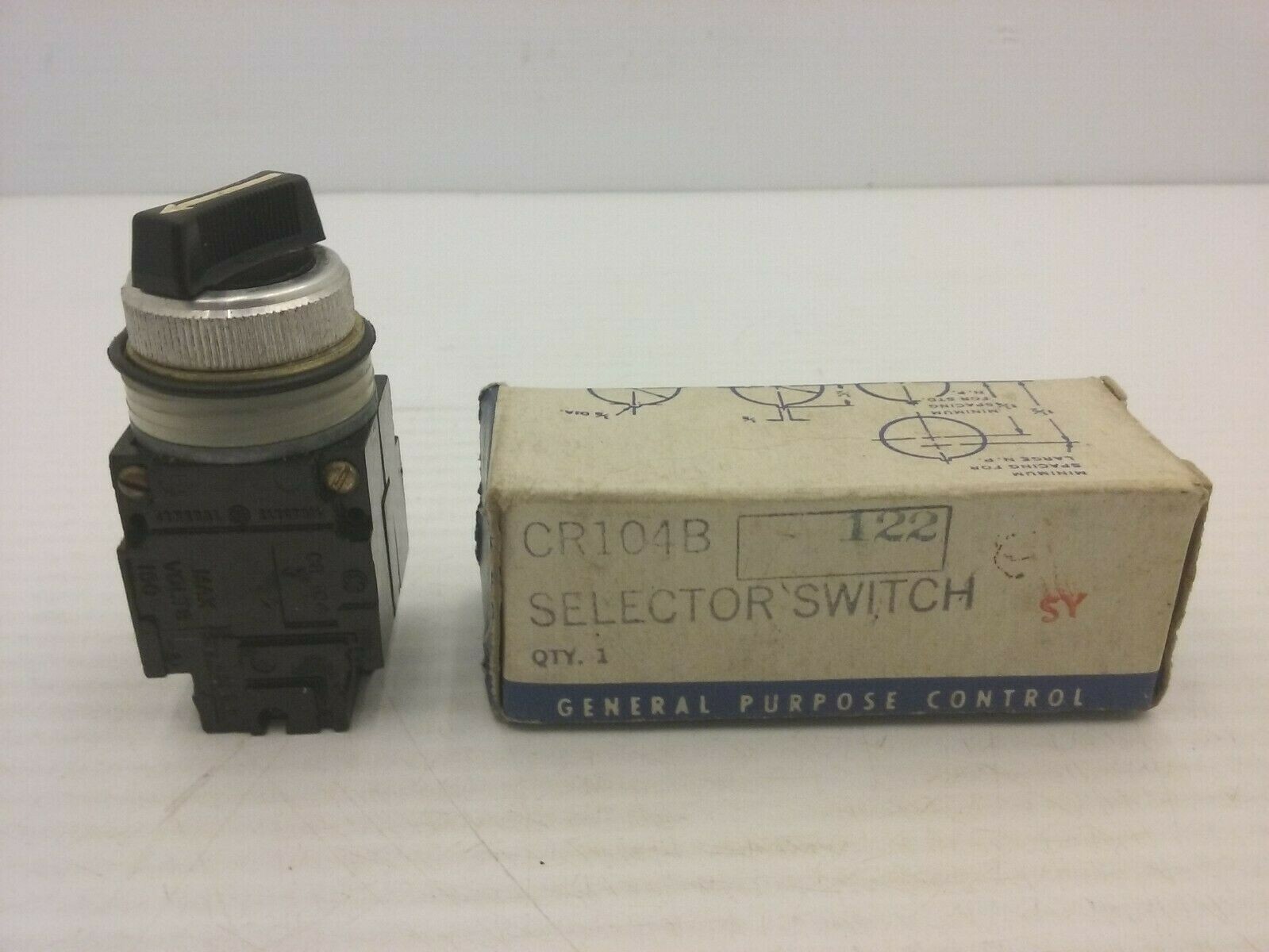 GENERAL ELECTRIC CR104B122 SELECTOR SWITCH MINATURE OILTIGHT 2 POSITION BLACK