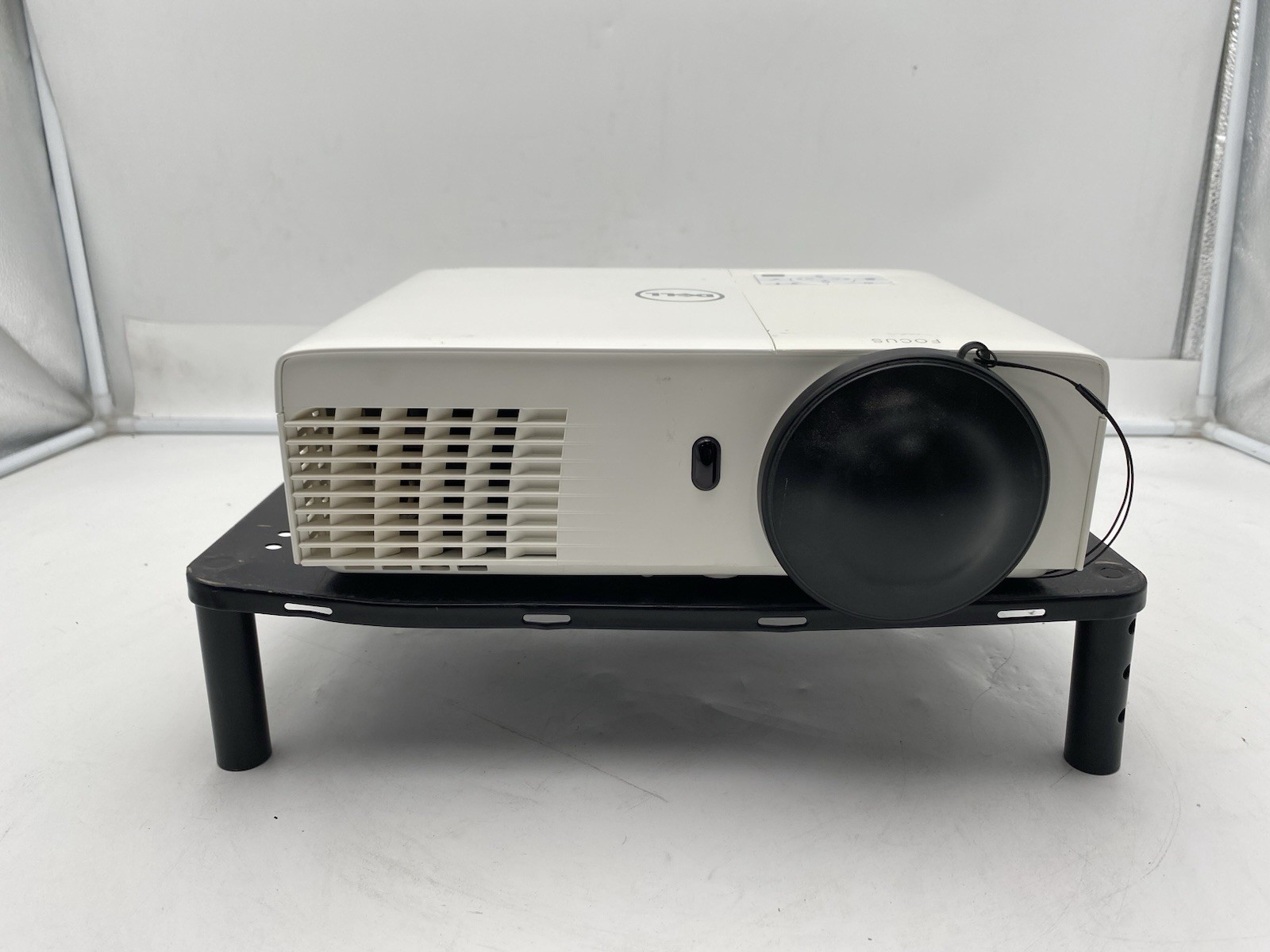Dell S320 DLP 3000 ANSI Short Throw Theater Projector-Lamp Hours 1921