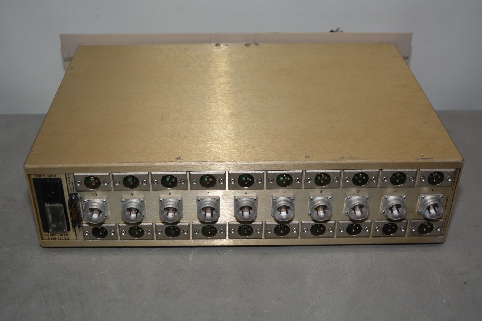 ^ Validyne MC1-10-W-1-A Chassis W/ Modules #X4251