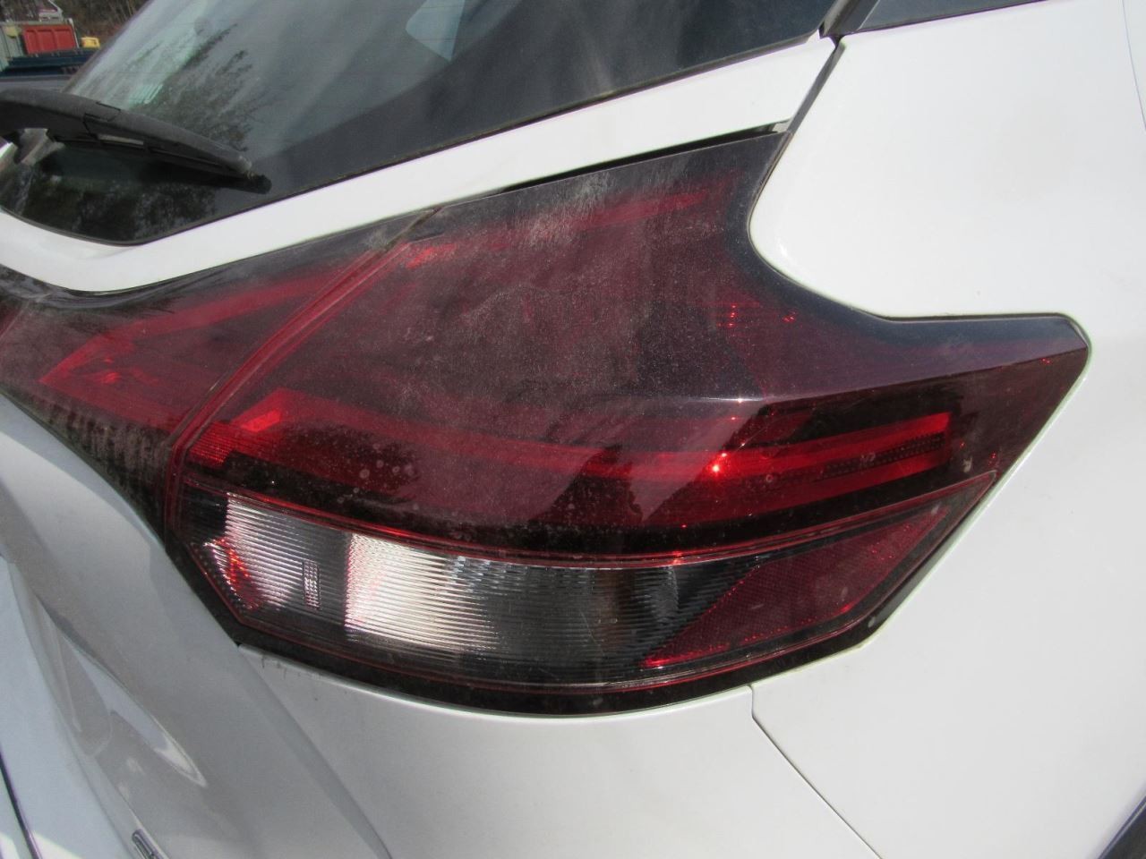 KICKS 2021 Glove Box 1031098
