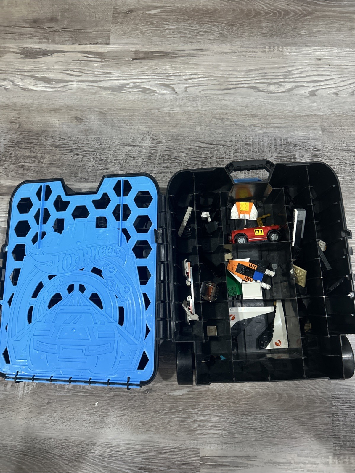 Hot Wheels 110 Plastic Car Carrying Case W LEGOS