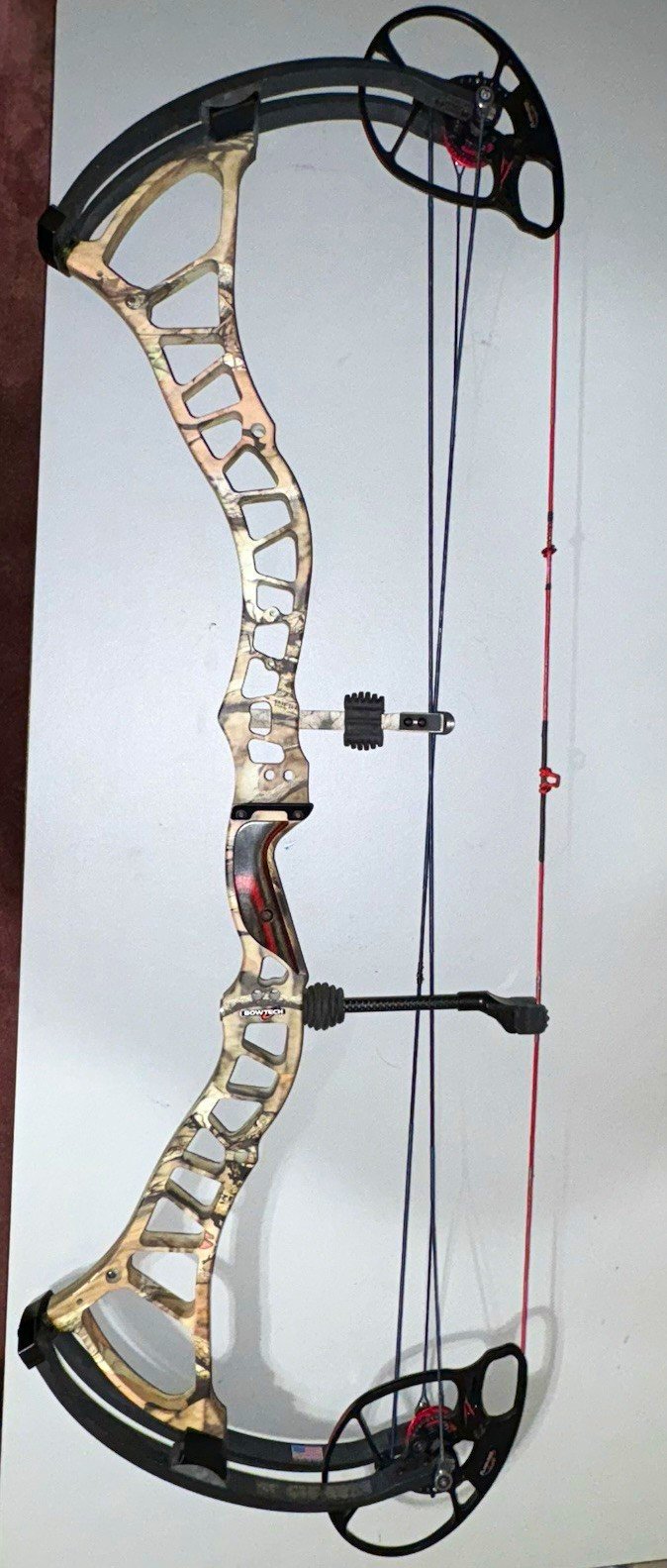 Bowtech Insanity CPXL RH Compound Bow 70lb 35” Camo