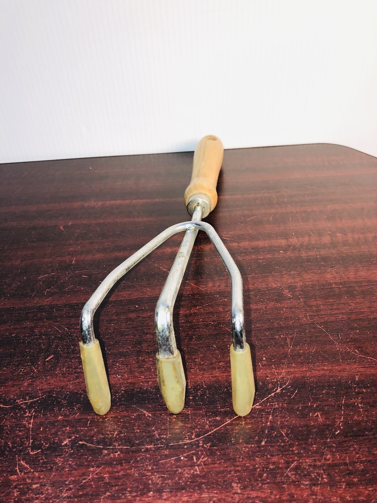 VINTAGE Hand Held Garden Claw / Hand Rake Wooden Handle