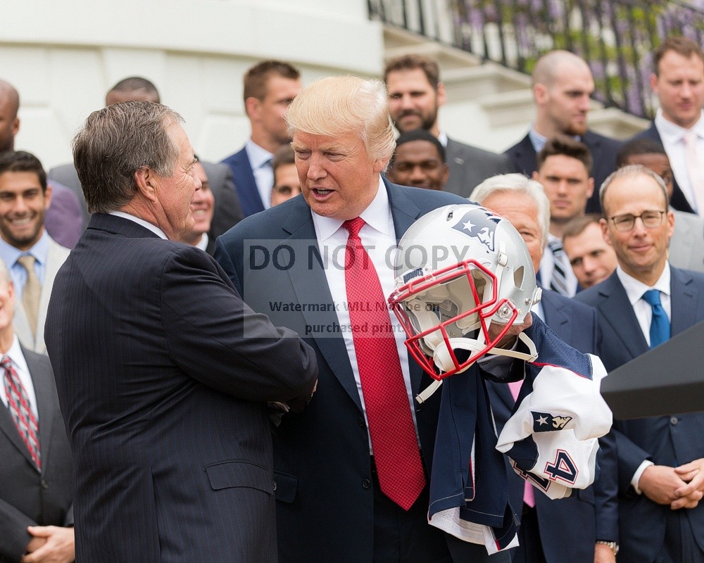 DONALD TRUMP w/ BILL BELICHICK NEW ENGLAND PATRIOTS COACH - 8X10 PHOTO (BB-448)