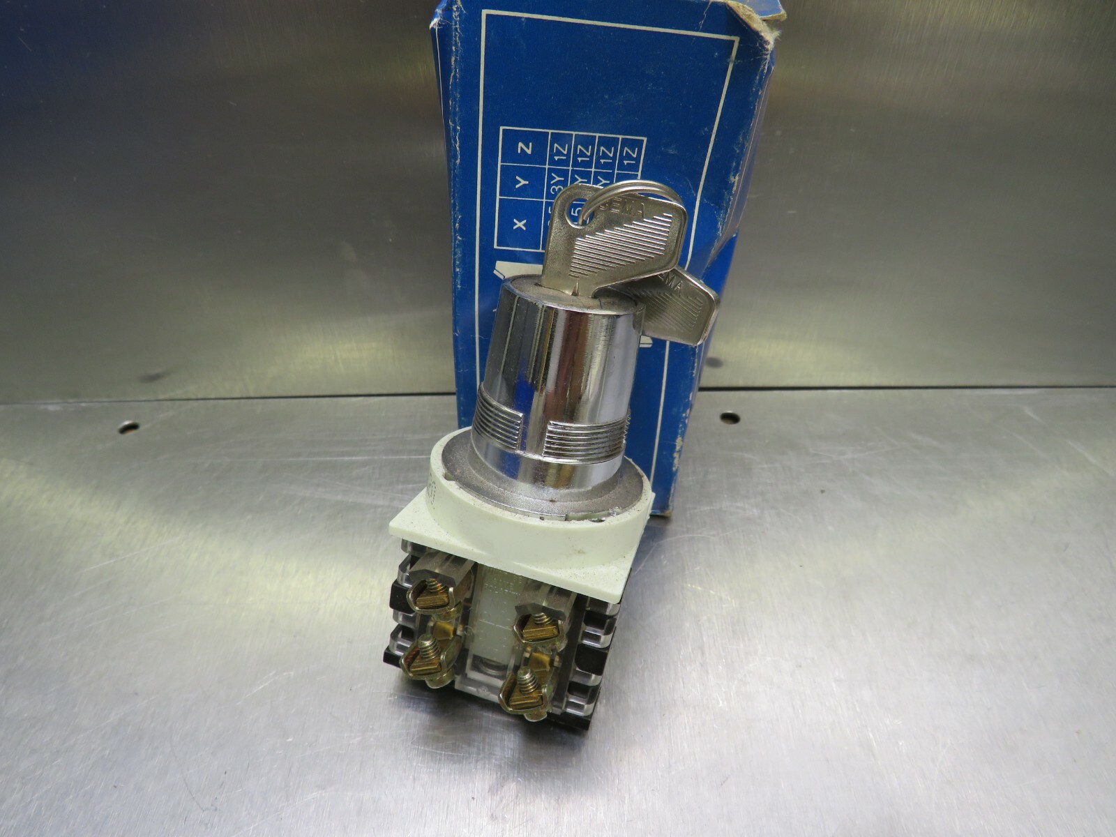 GE 077SCB1120 Keyed Selector Switch