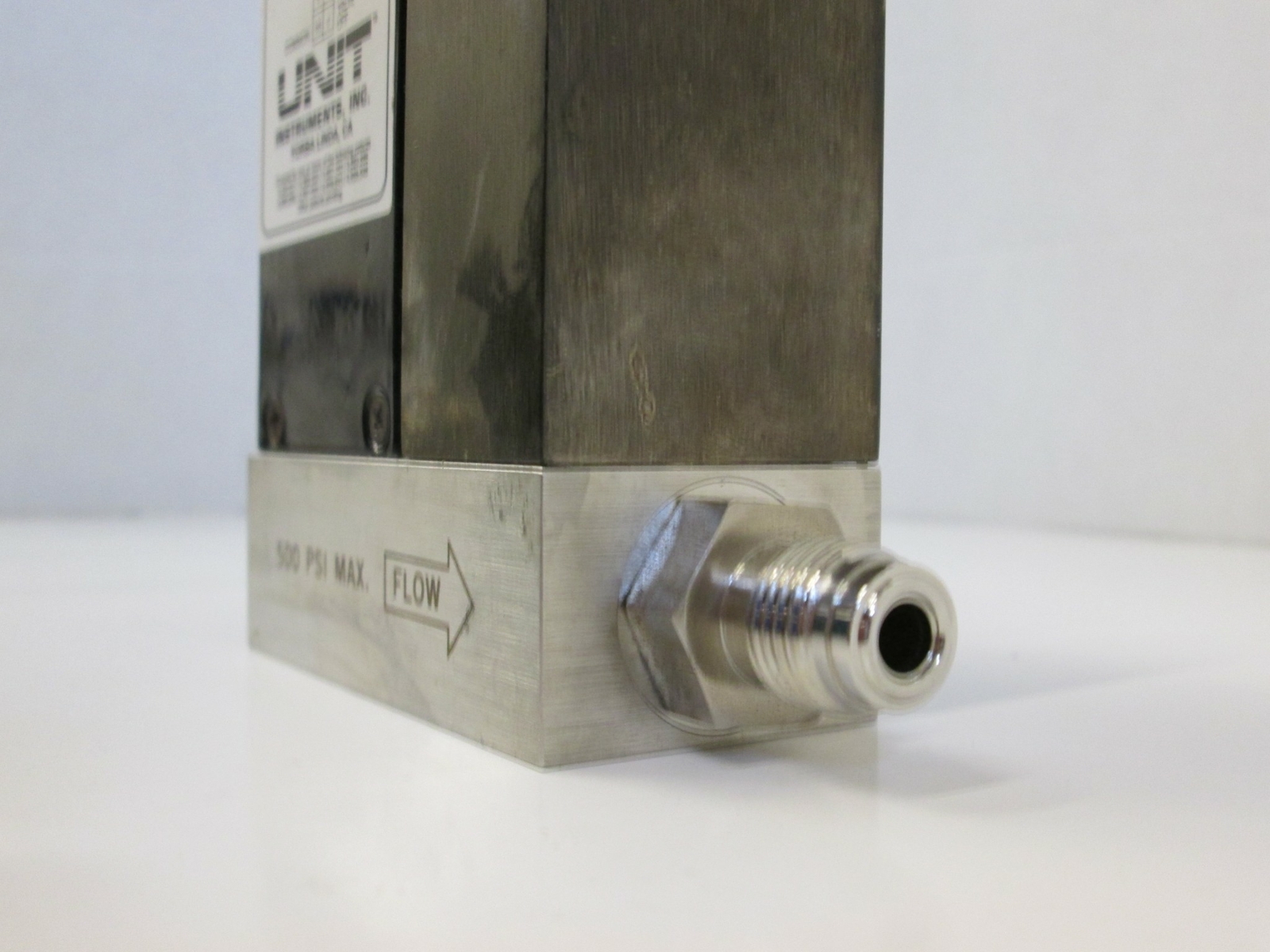 Unit UFC-1110 Mass Flow Controller MFC, N2, 30 SLPM, 1/4" Male