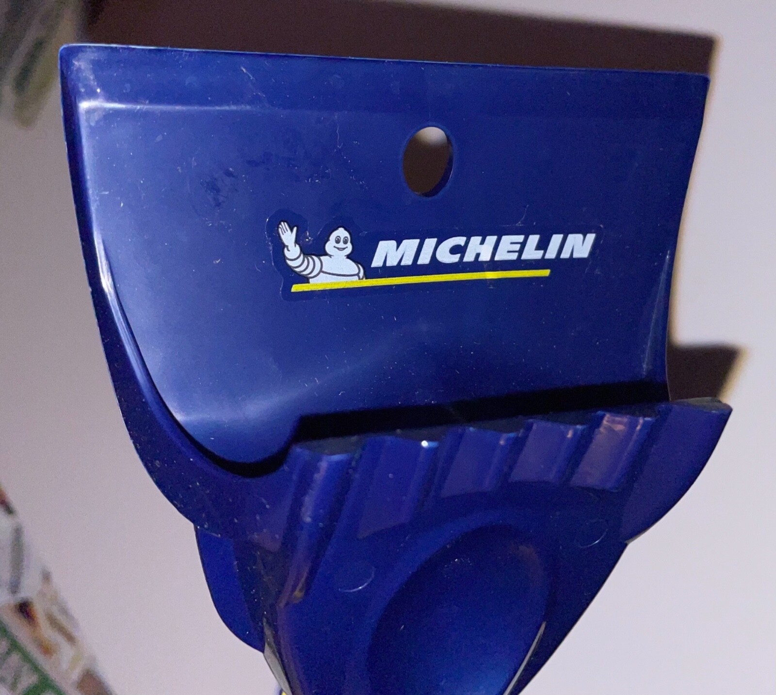 NEW 11” MICHELIN EXTREME ICE SCRAPER WITH ICE CHISEL WINTER WINDSHIELD TOOL SNOW