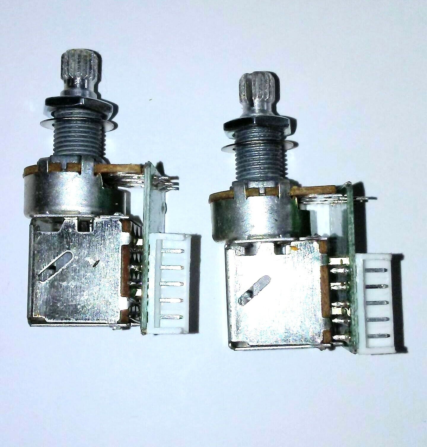 [2] Epiphone L2530 push/pull volume pots with 5 pin quick connector