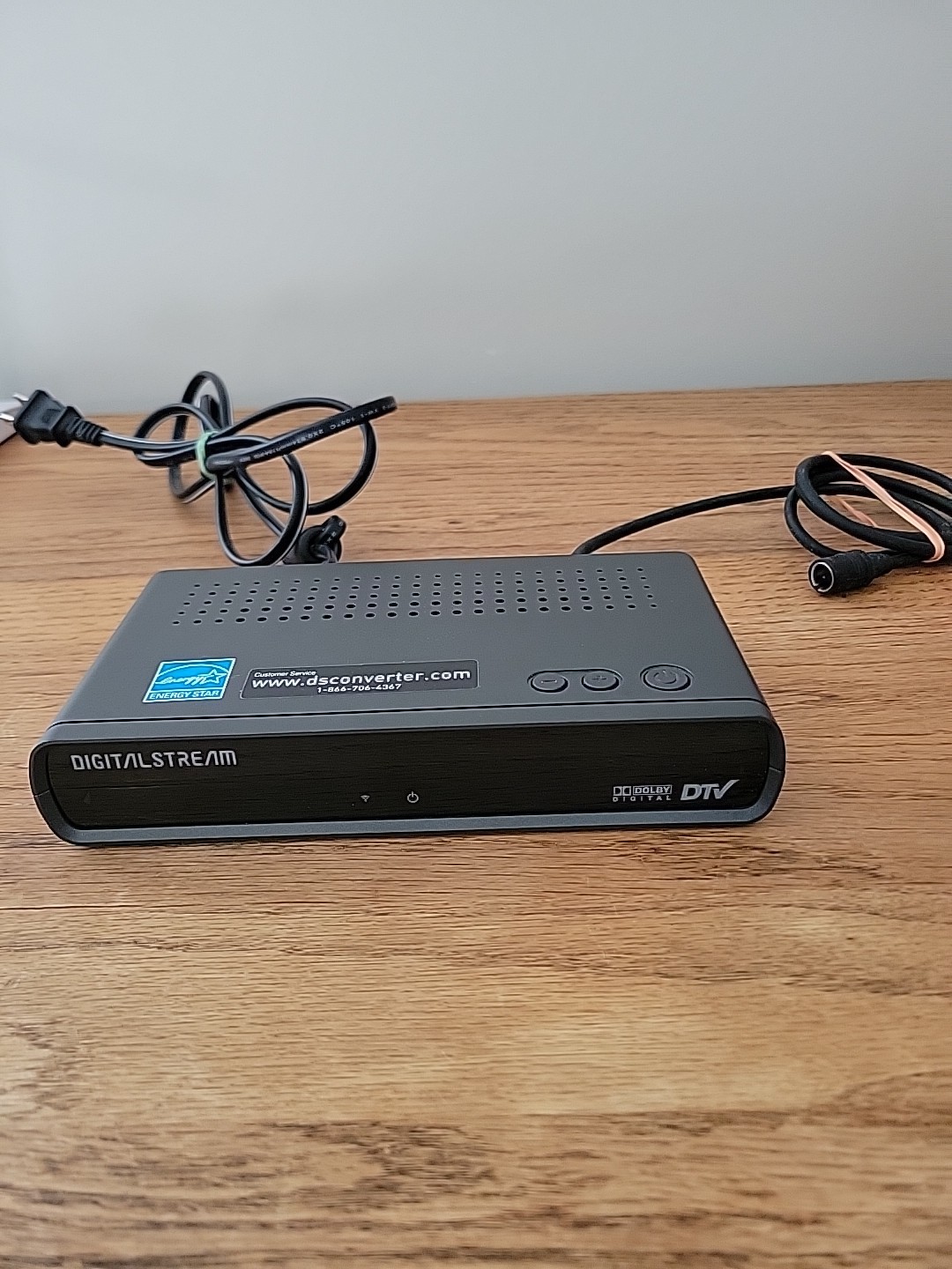 Digital Stream DTX9950 Analog Pass-Through DTV Converter Box