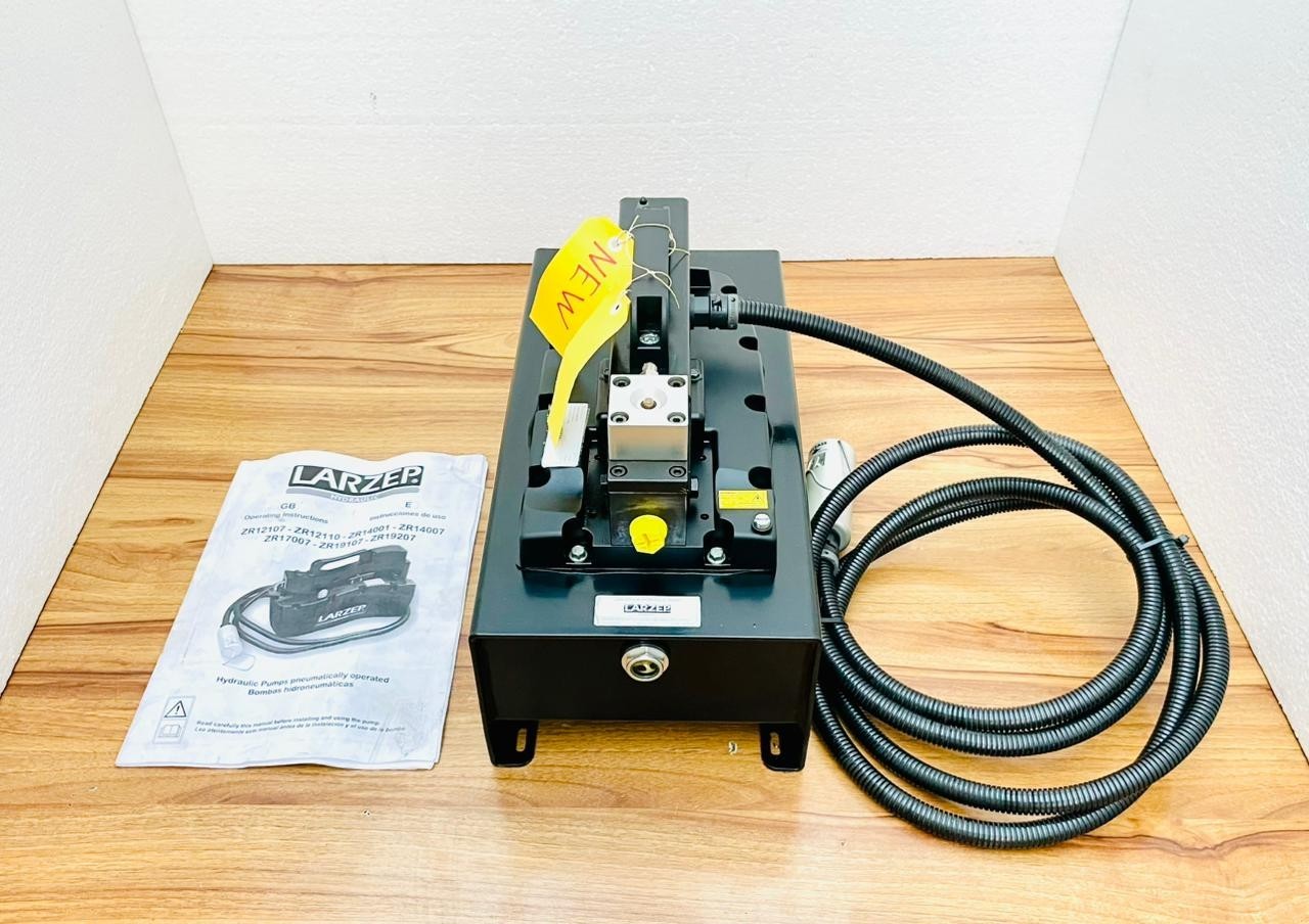 Larzep ZR17007 Pneumatic Air Driven Remote Operated Hydraulic Pump 700 Bar #New2