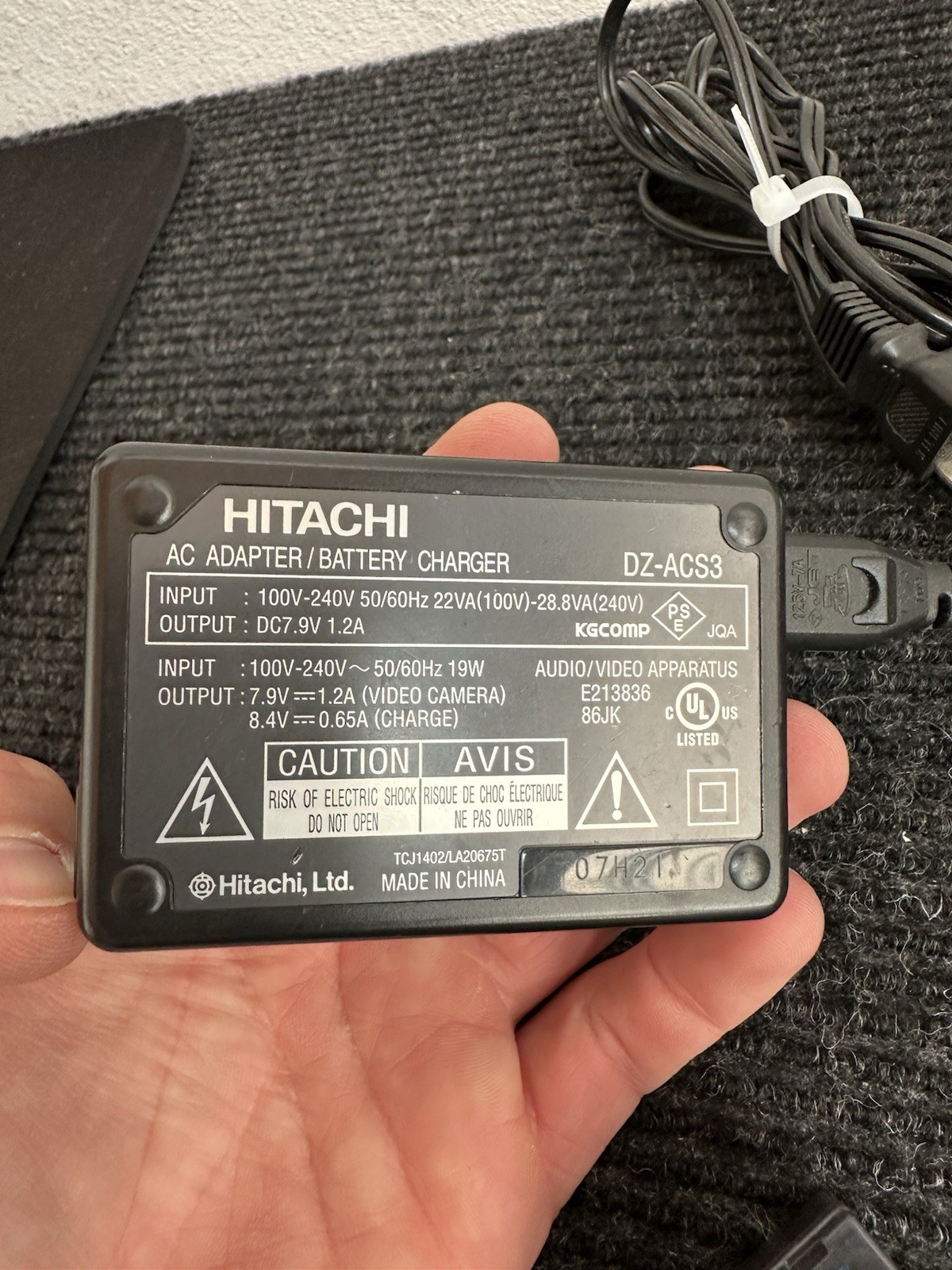 Hitachi WOOO Hybrid Cam DVD HDD Handheld Video Camera