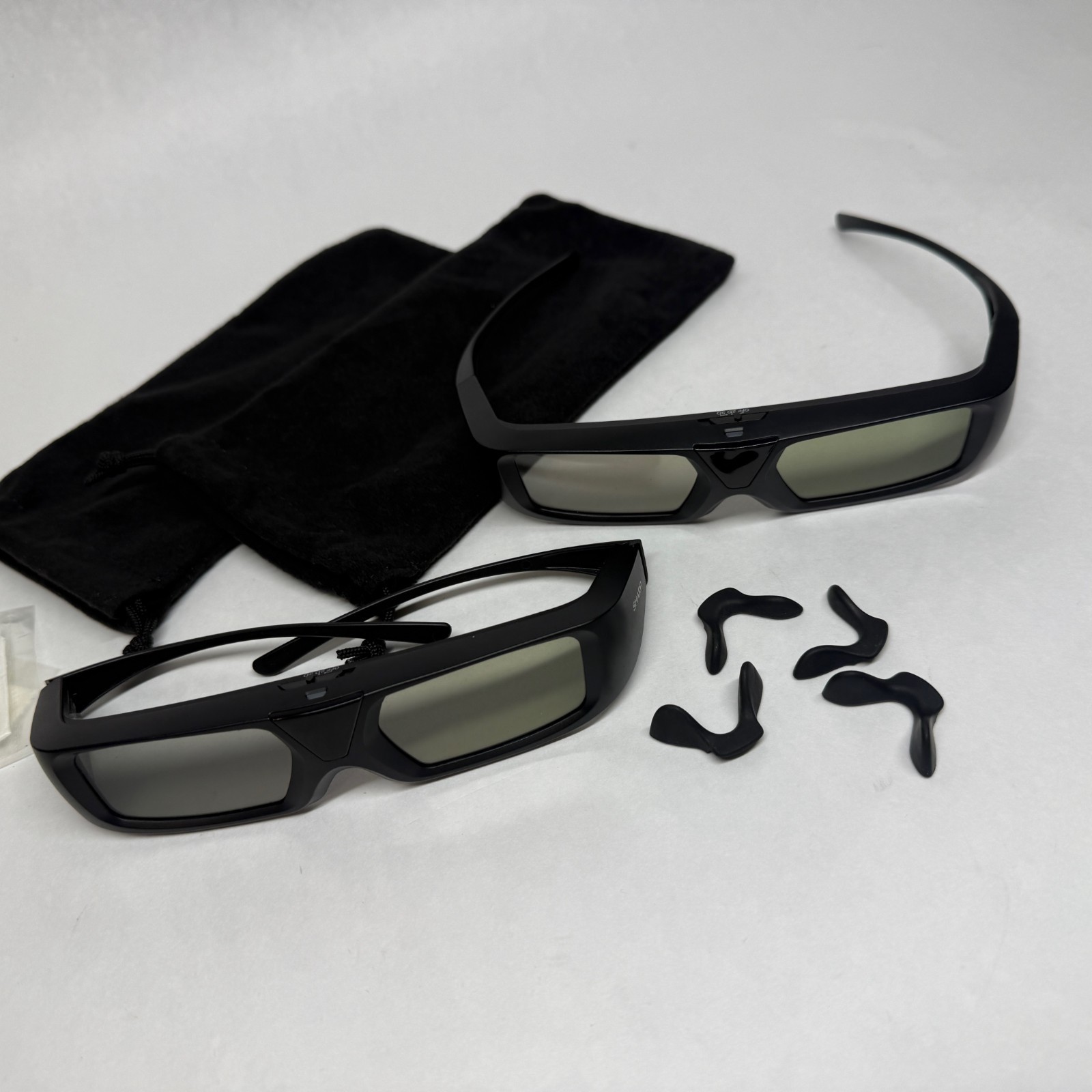 Set of 2 Sharp 3D Glasses AN-3DG30 - BATTERIES DO NOT HOLD CHARGE / SOLD AS-IS