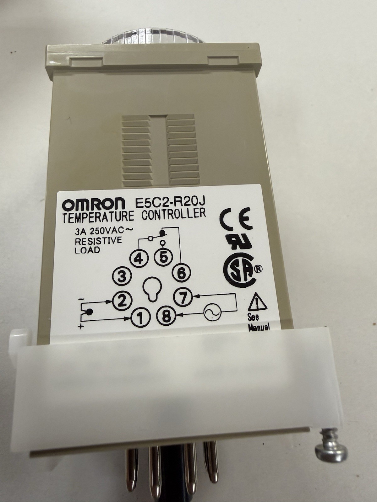 Omron E5C2 - R20J Temperature Controller 3A 250V AC Resistive Load