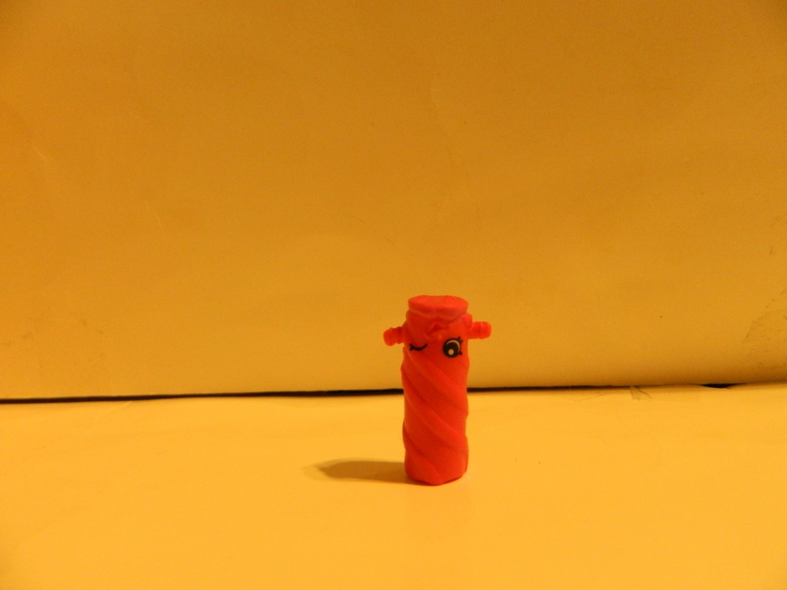 Shopkins Season 1 #055 Red Miss Twist      New Out of Pack