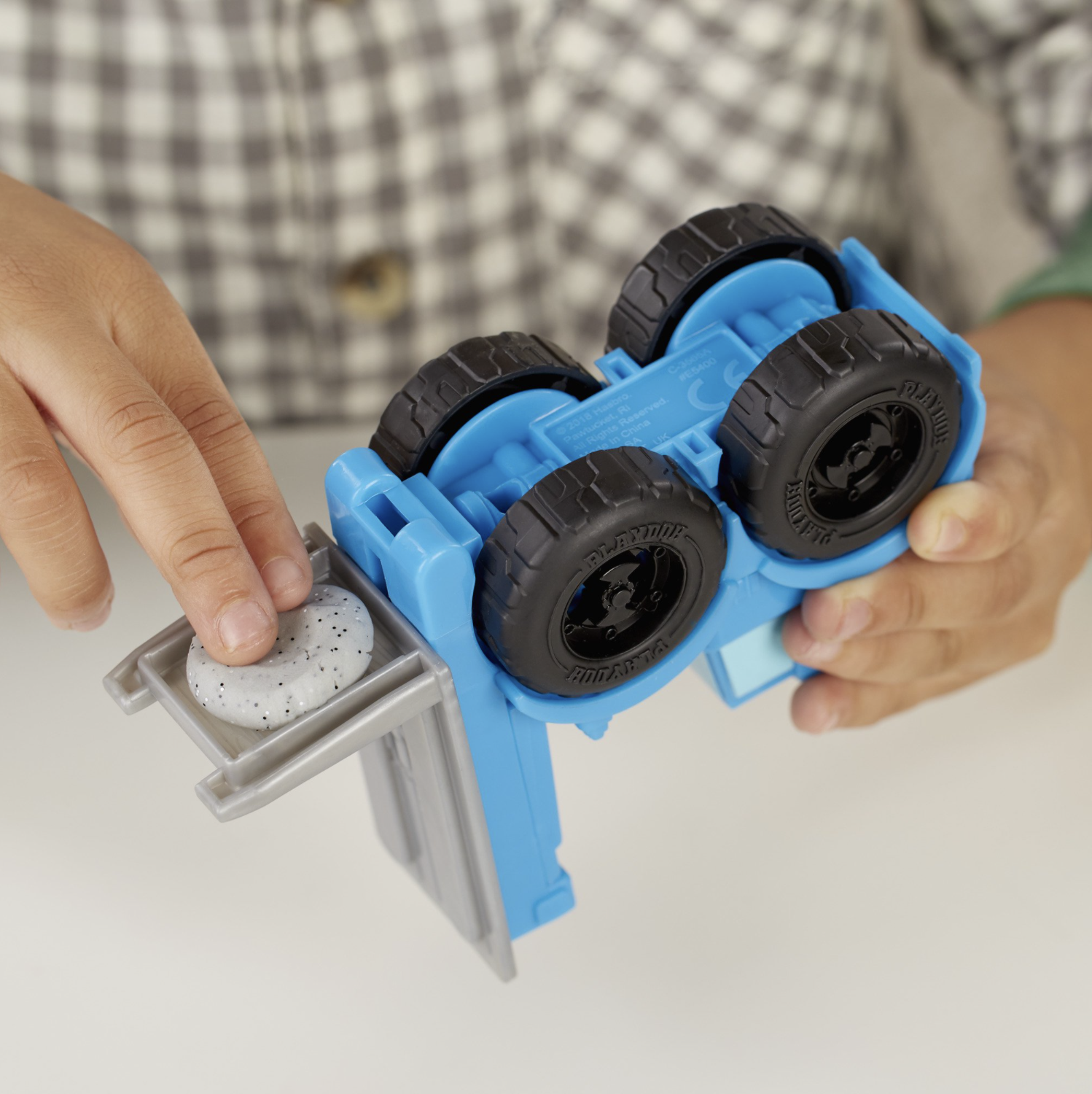 Play-Doh Wheels Crane and Forklift, Cement Buildin' Compound + 2 Colors (6 oz)
