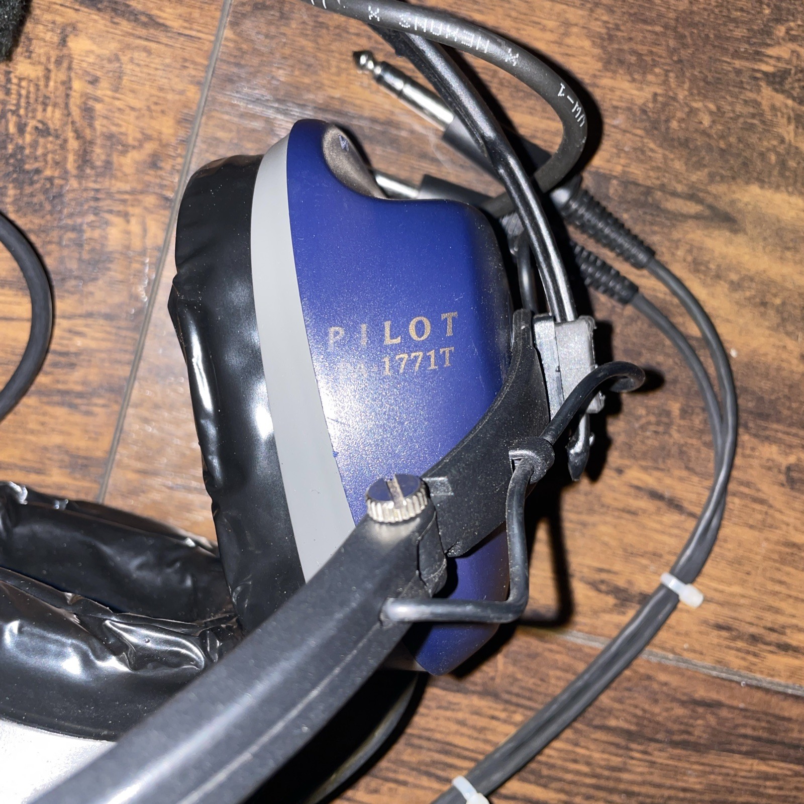 PilotUSA PA-1771T Stereo Pilot Headset Cell/Music Devices Capable