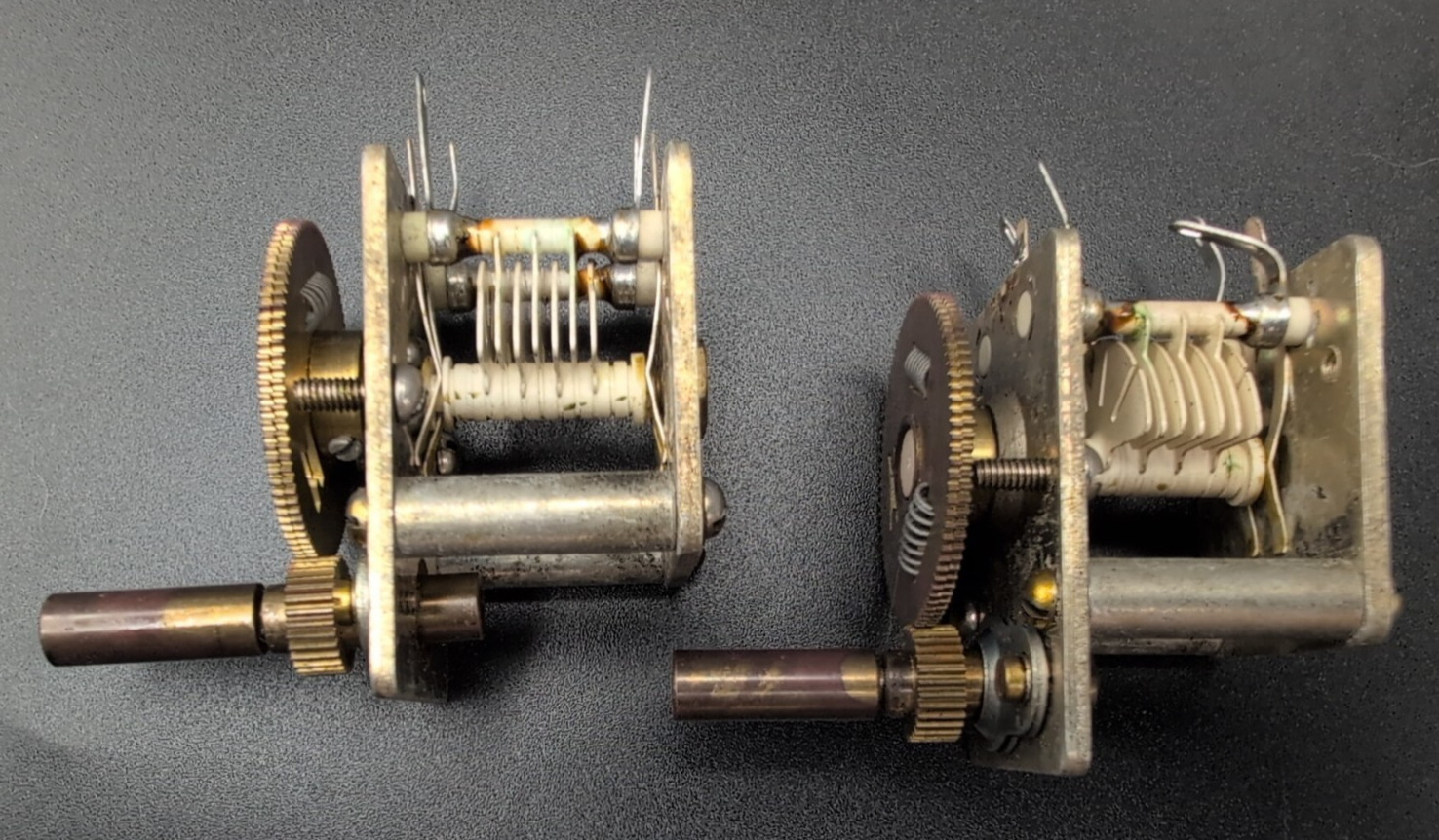 VARIABLE CAPACITOR (Capacitance unknown) (Qty 2)