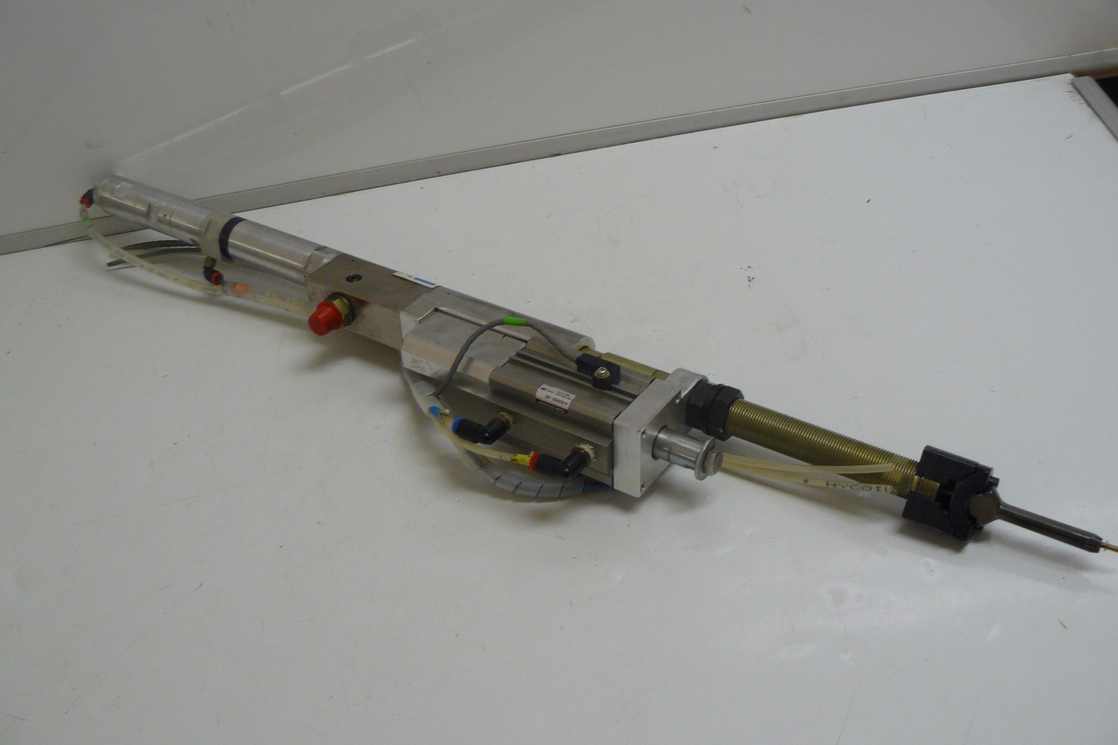 AVDEL 7273-0203 PNEUMATIC RIVETER / SCREW GUN  MAX OIL PRESSURE 140 BAR 27.5 IN