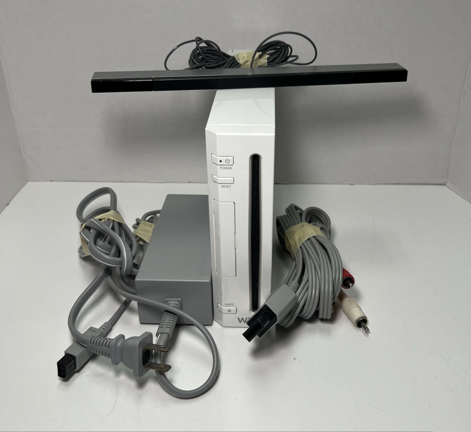 Nintendo Wii RVL-001 White Console Bundle OEM Cords Sensor Bar GC Compatible