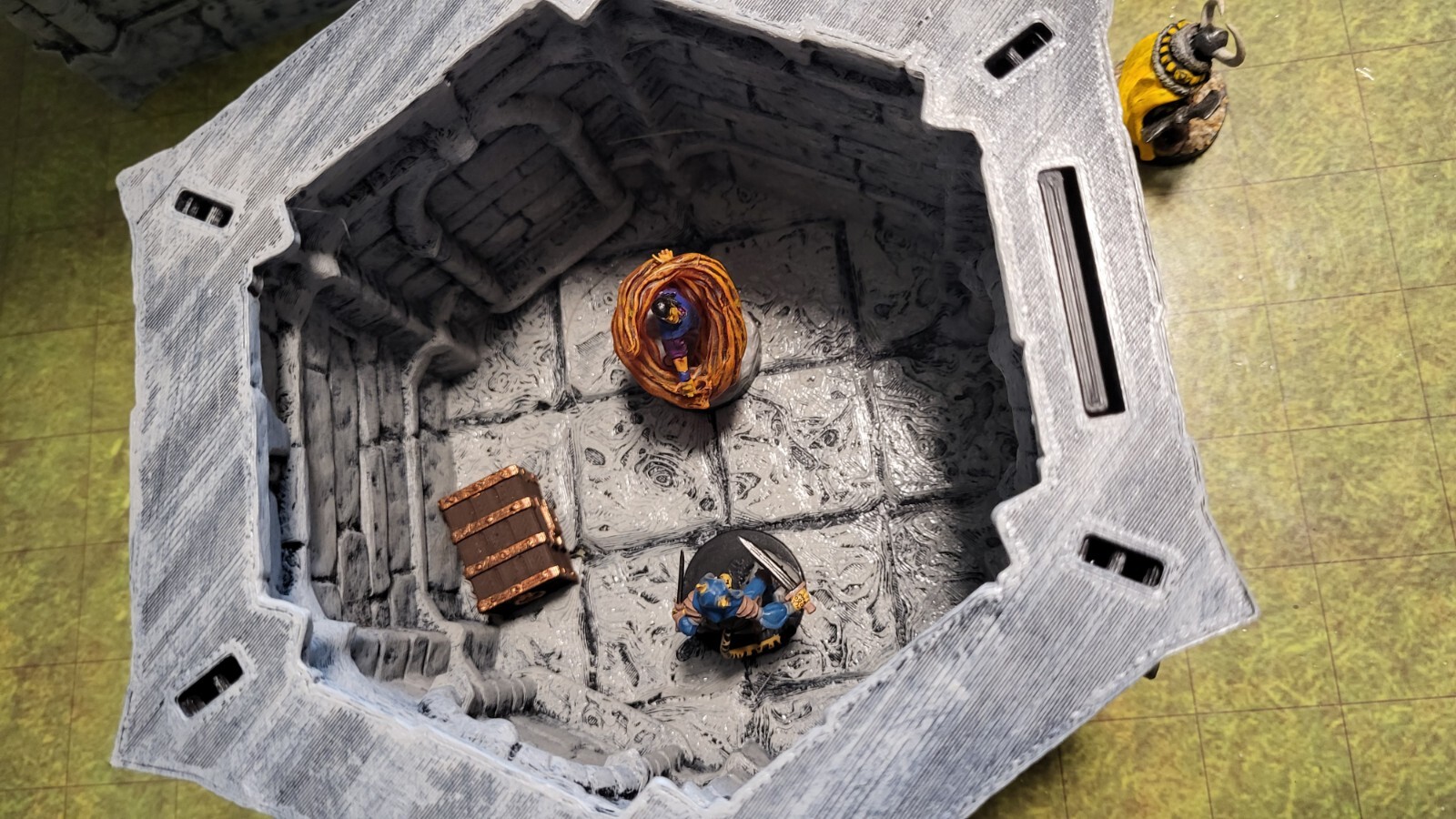 (1) D&D Tower FULLY PAINTED Dungeons & Dragons/Pathfinder Scenery (28mm)